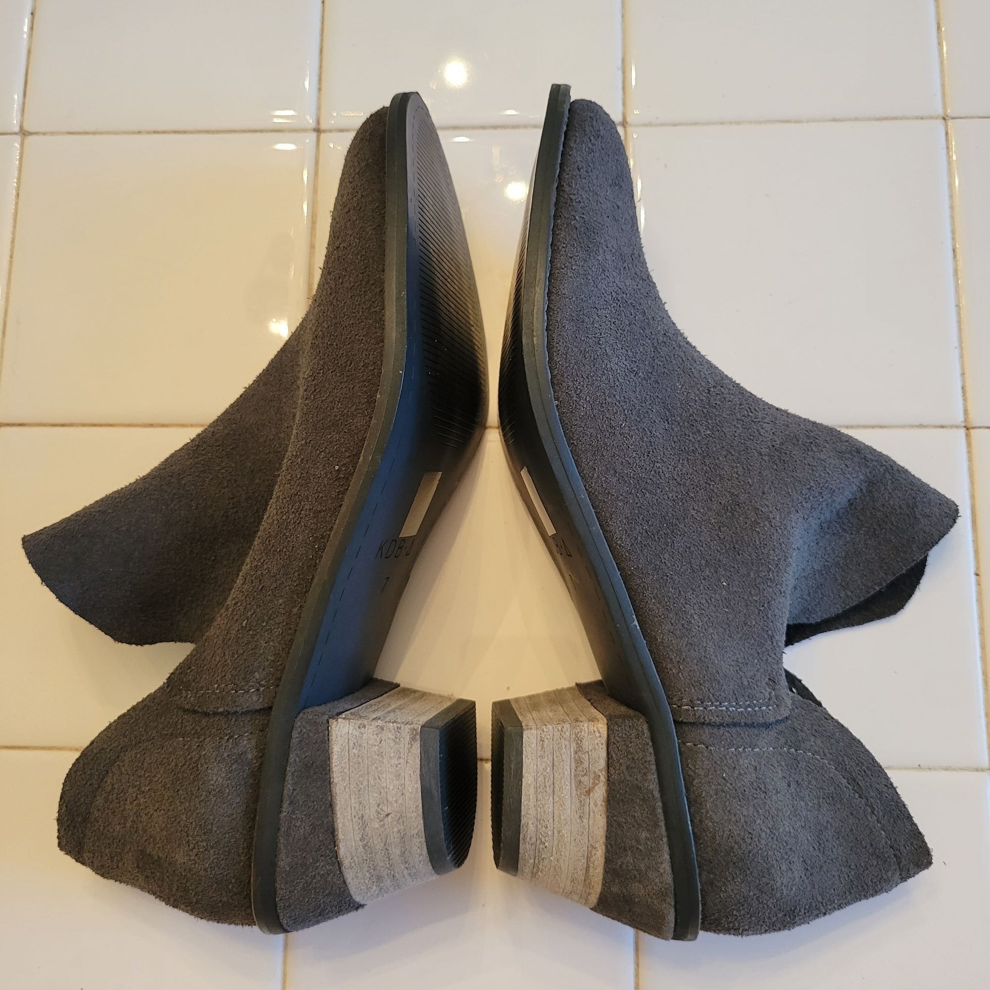 Vintage Kelsi Dagger Brooklyn Gray Suede Ankle Boots 7 KENMARE Size US 7 / IT 37 - 7 Thumbnail