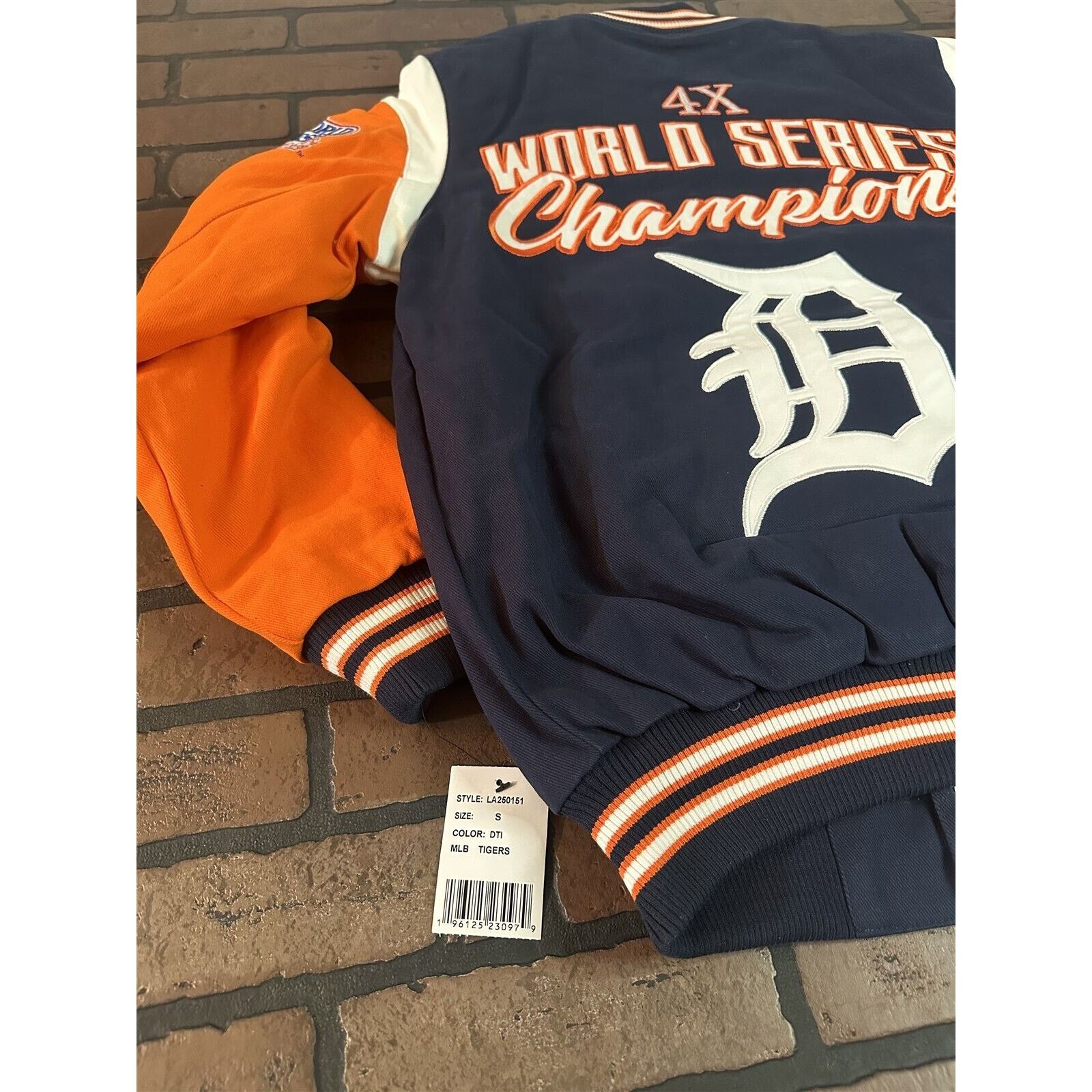 MLB DETROIT TIGERS 4X World Series Jacket- Never Worn- S-2XL Size US L / EU 52-54 / 3 - 3 Thumbnail