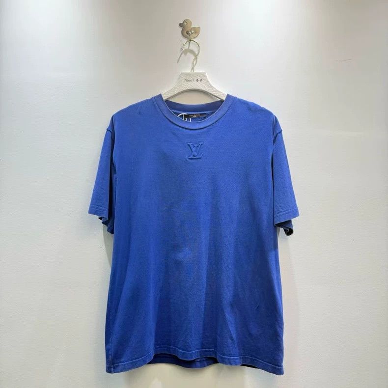 Louis Vuitton Louis Vuitton Embossed logo short sleeve Size US XL / EU 56 / 4 - 1 Thumbnail