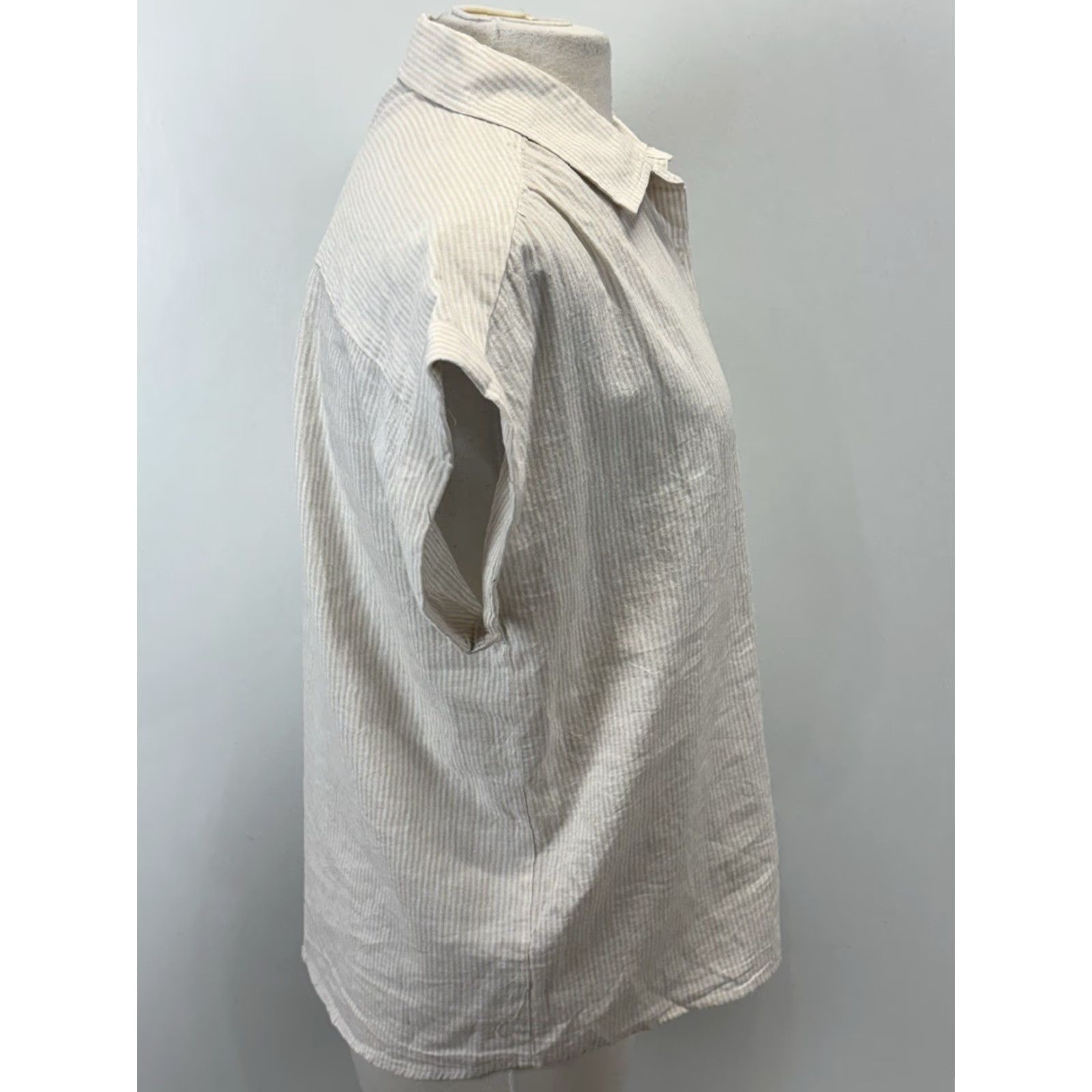 Saks Fifth Avenue VINTAGE Saks Fifth Avenue Women's Short Sleeve Button-Up Shirt Sz Small Linen Blend White Tan Striped Coastal Size S / US 4 / IT 40 - 4 Thumbnail