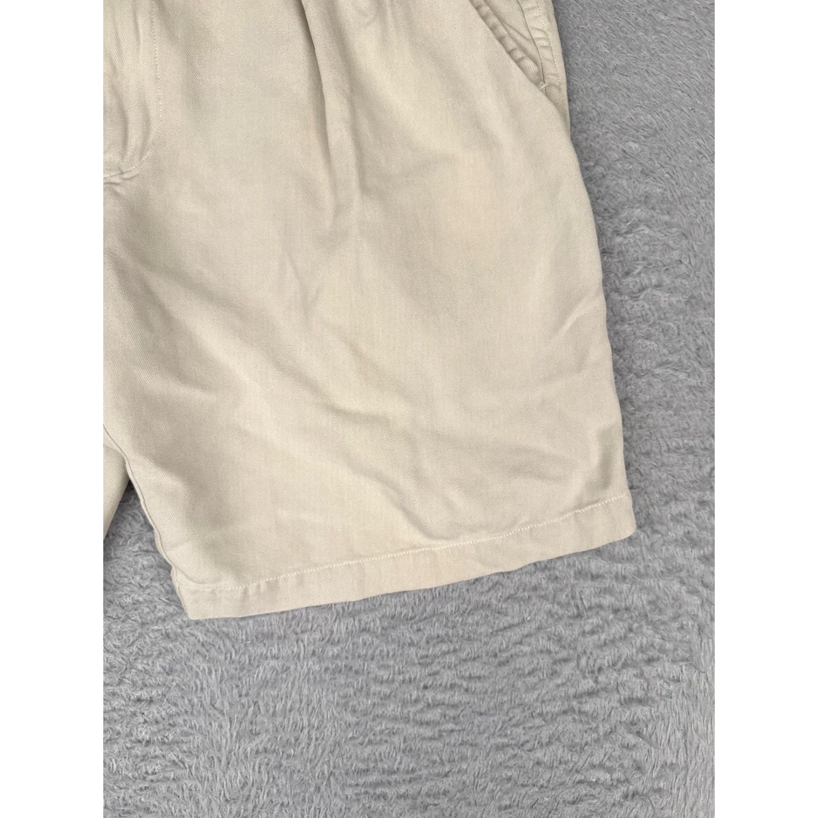Tommy Bahama VINTAGE Tommy Bahama Shorts Mens 34 Khaki 100% Silk Pleated Relax Chino Casual Zip Fly Beige Beach 1990s Mens Size US 34 / EU 50 - 2 Thumbnail