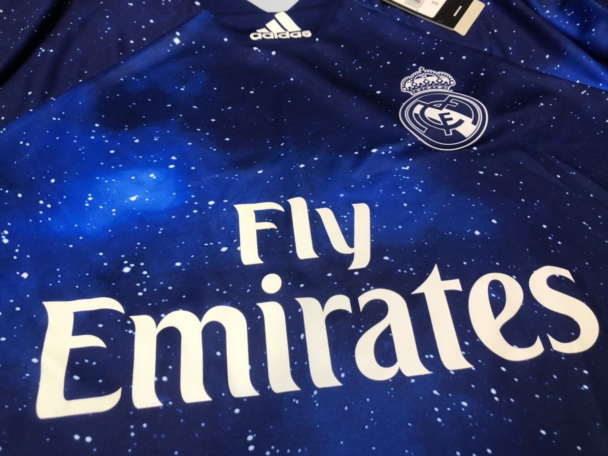 Other Real Madrid 18/19 EA sport jersey (Bnwt) Size US S / EU 44-46 / 1 - 4 Thumbnail