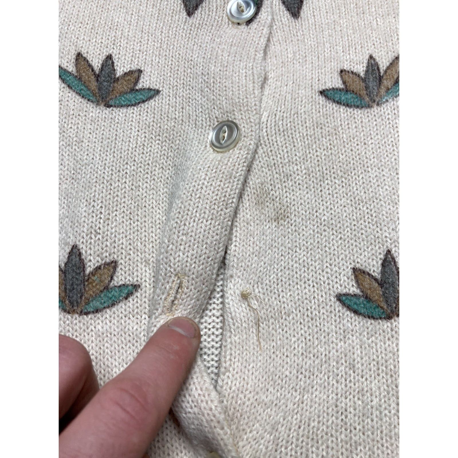 Vintage VINTAGE 1950s 60s acrylic knit sweater floral hand painted style large cardigan Size L / US 10 / IT 46 - 3 Thumbnail