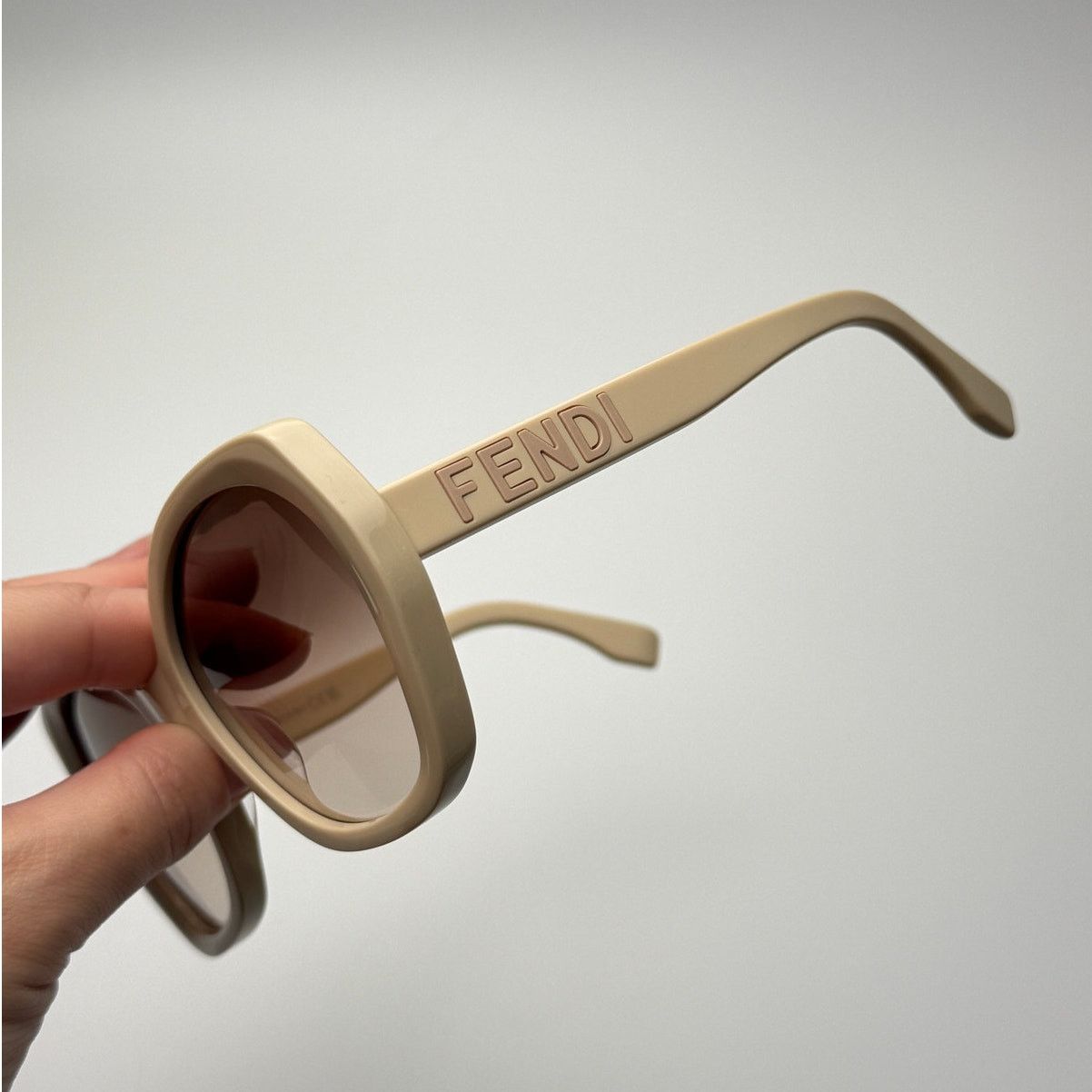 Fendi New Fendi Sunglasses FE40112I 57F Shiny Beige/Brown Gradient Size ONE SIZE - 5 Thumbnail