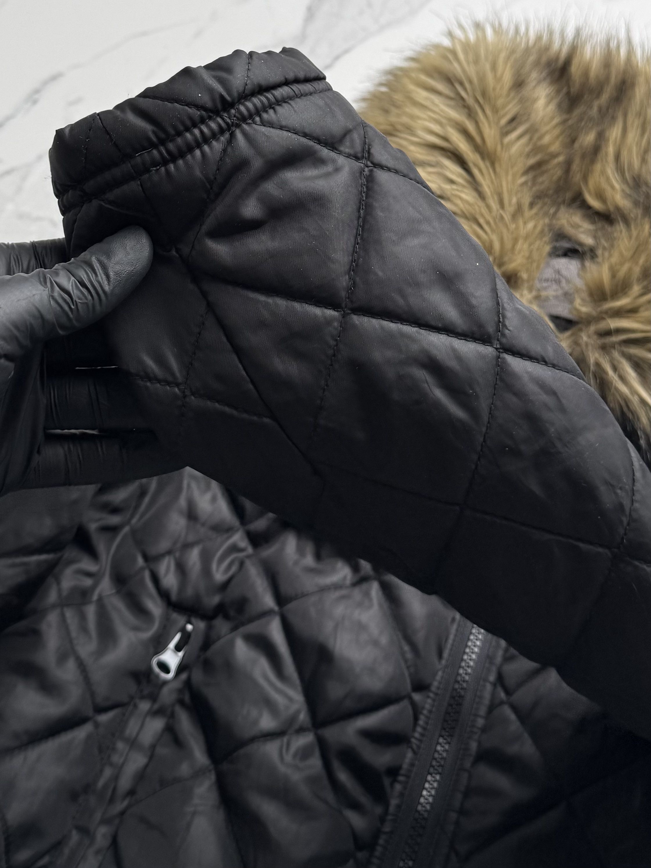 Vintage Vintage Black Quilted Bomber Jacket With Faux Fur Collar Y2K Size S / US 4 / IT 40 - 7 Thumbnail