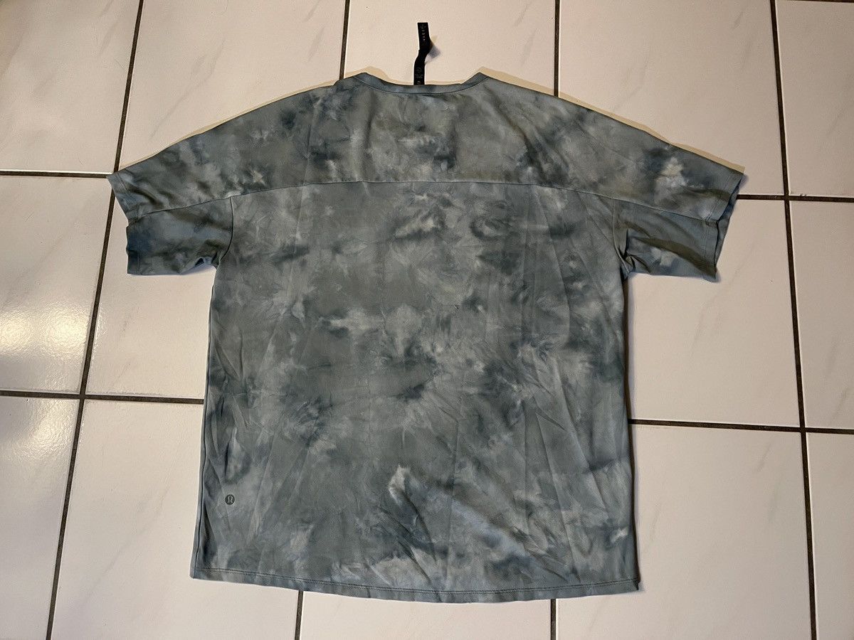 Lululemon Lululemon Shirt Mens Large Blue Tie Dye Active Wicking Size US L / EU 52-54 / 3 - 6 Thumbnail