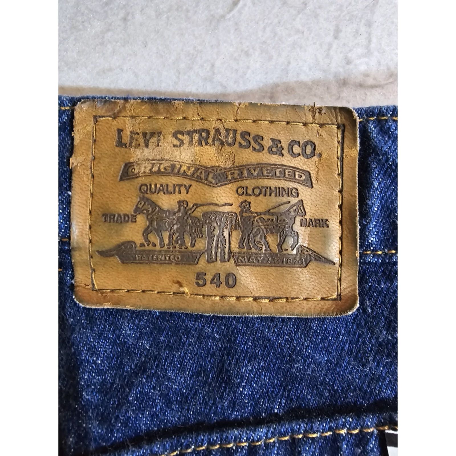 Levi's VINTAGE Levi's 540 Signature Relaxed Fit Jeans 40x32 Mens Blue Medium Wash 5-Pocket Design United States USA Distressed No Size US 40 / EU 56 - 5 Thumbnail