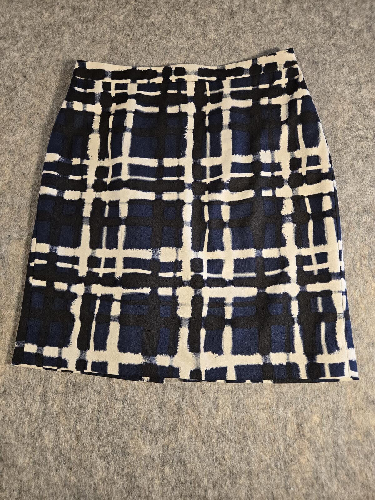 Banana Republic Banana Republic Plaid Pencil Skirt Sz 4 Preppy Professional Size 27" / US 4 / IT 40 - 1 Thumbnail