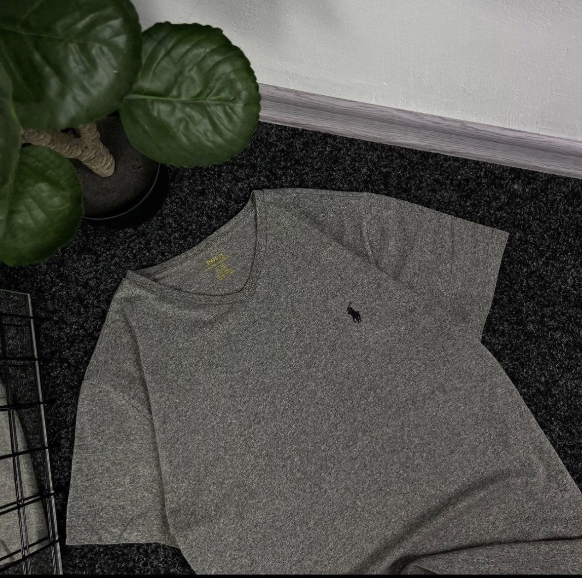 Polo Ralph Lauren Polo raloh lauren v neck t-shirt gray old money luxury Size US L / EU 52-54 / 3 - 2 Thumbnail