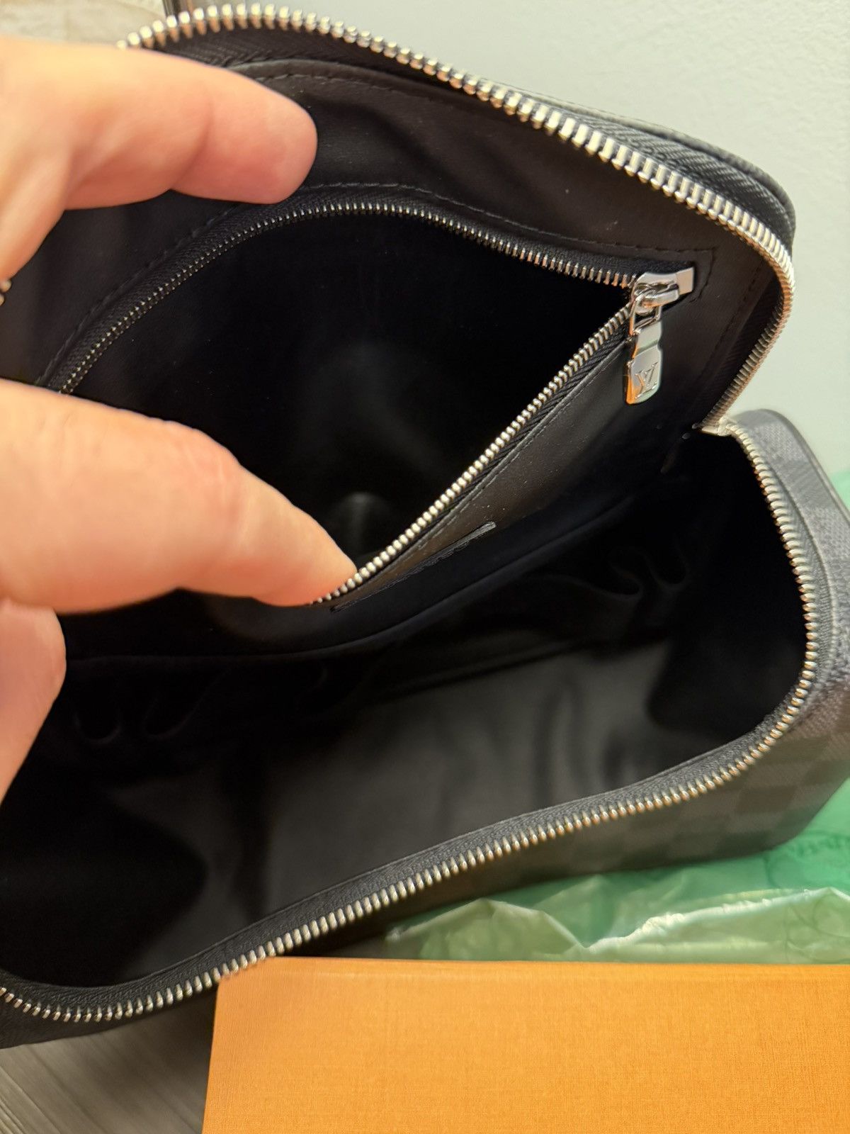 Louis Vuitton Louis Vuitton Toiletry Bag Size ONE SIZE - 13 Thumbnail