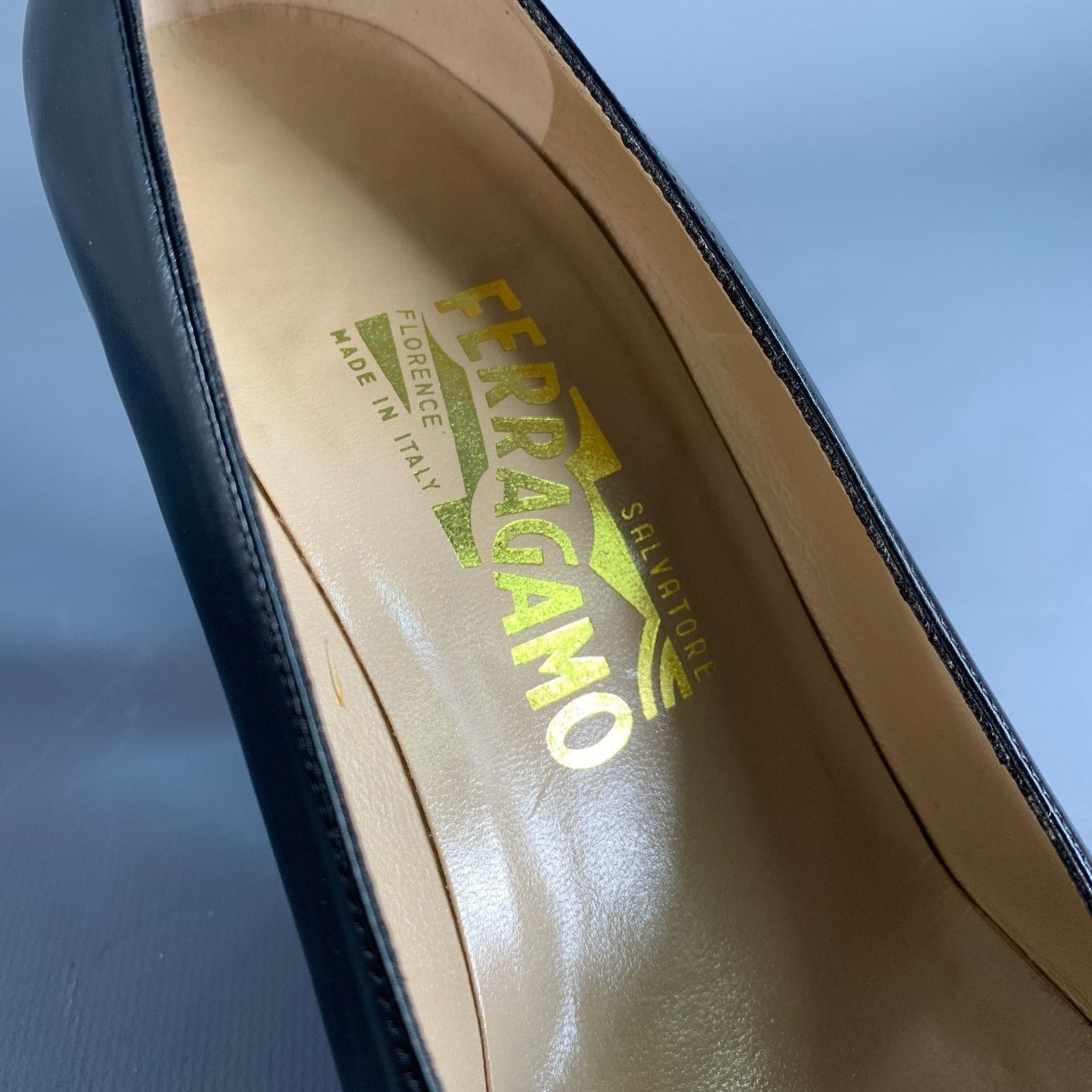 Salvatore Ferragamo SALVATORE FERRAGAMO Size 9 Black Leather Platform Pumps Size US 9 / IT 39 - 8 Thumbnail