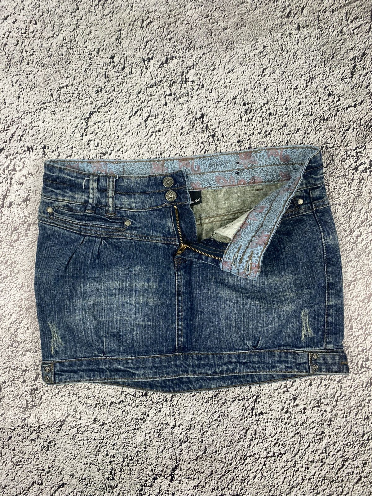 Vintage Vintage Y2K faded denim mini skirt 00s juicy style 38 Size 26" / US 2 / IT 38 - 2 Thumbnail