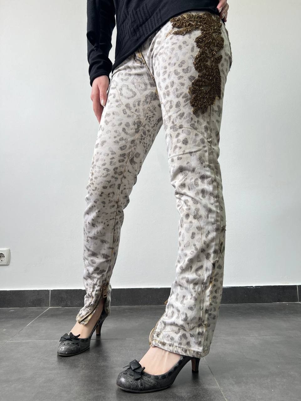 Roberto Cavalli Roberto Cavalli Leopard Print Vintage Jeans Size 28" / US 6 / IT 42 - 1 Thumbnail