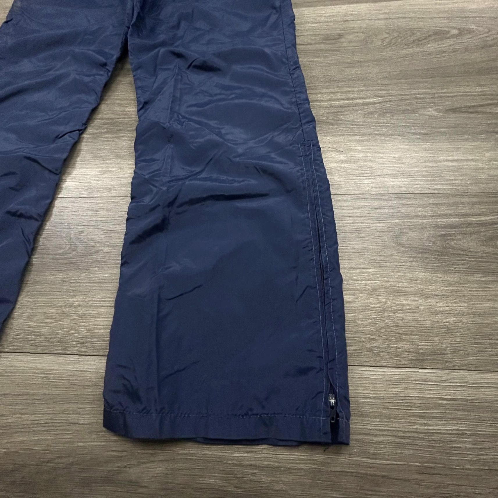 Nike VINTAGE Nike Track Pants Mens L Navy 70s Nylon Windbreaker Zip Leg USA Sportswear Activewear Running & Gym Womens Mens Boys Girls Size US 33 - 4 Thumbnail