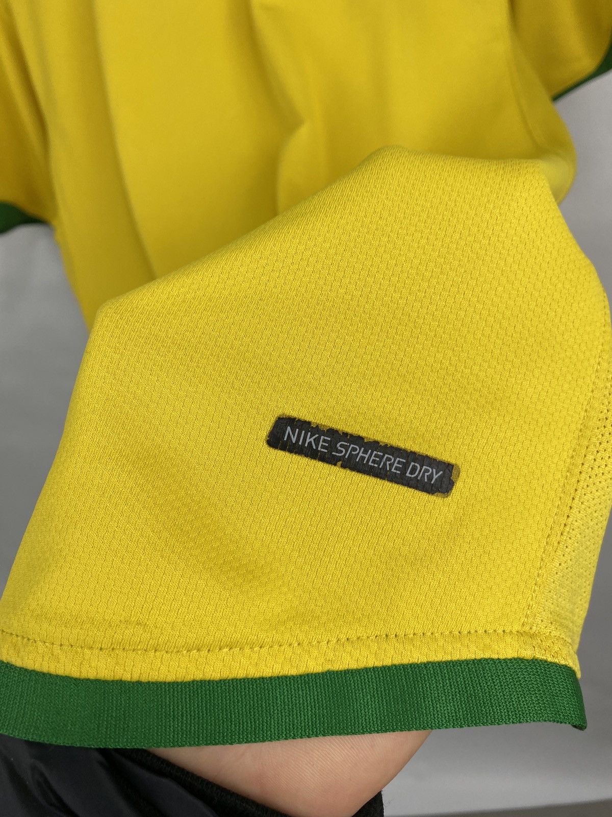 Nike 🇧🇷 Vintage 2006 Nike Brazil Soccer Jersey Rare Retro Hype Y2K Size US M / EU 48-50 / 2 - 11 Thumbnail