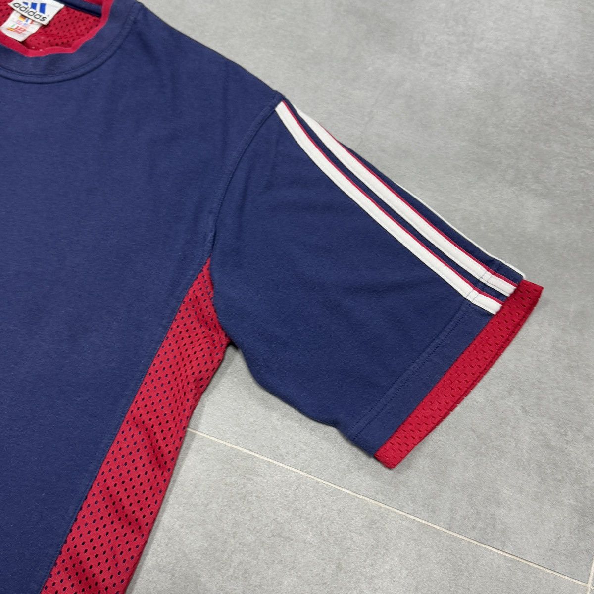 Adidas × Vintage Vintage Adidas Embroidered Box Logo T-Shirt Size L Size US L / EU 52-54 / 3 - 8 Thumbnail
