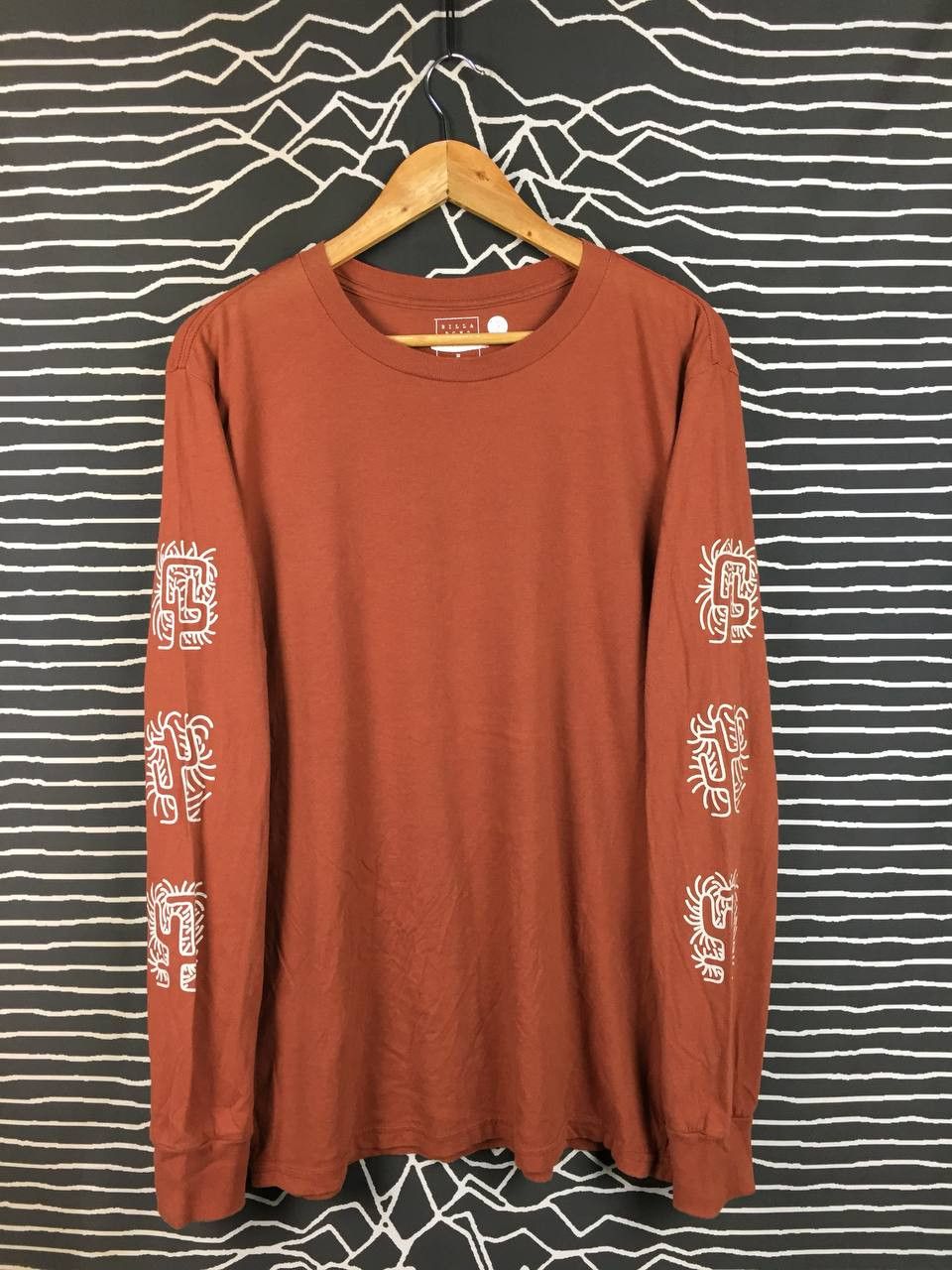 Billabong Billabong Gallery Rust Orange Tribal Sleeve Print Tee Size L Size US L / EU 52-54 / 3 - 1 Thumbnail