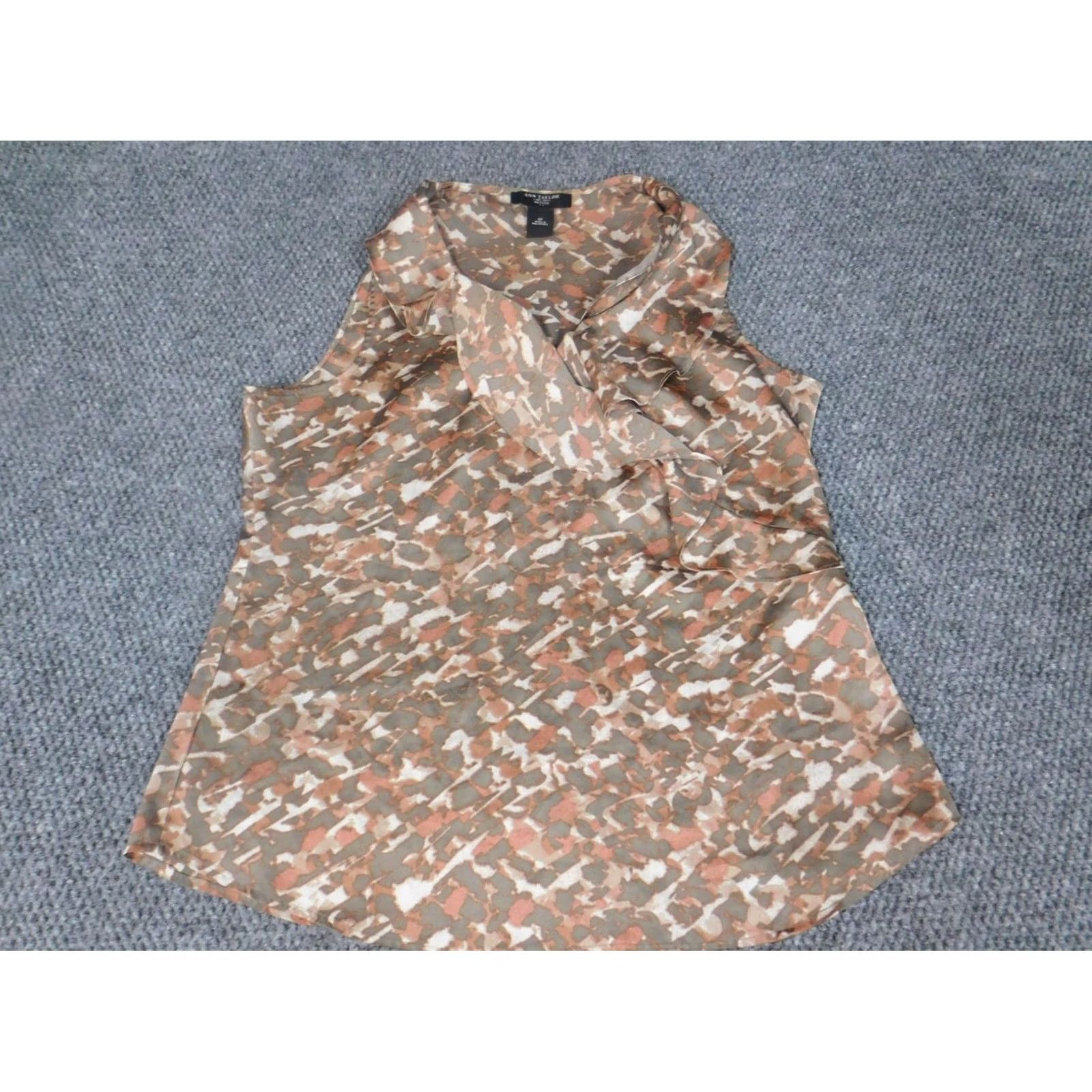 Ann Taylor Ann Taylor Blouse Womens 12P Petite Brown Pullover Sleeveless Collared Button Polyester Casual Shirt Size XL / US 12-14 / IT 48-50 - 2 Thumbnail