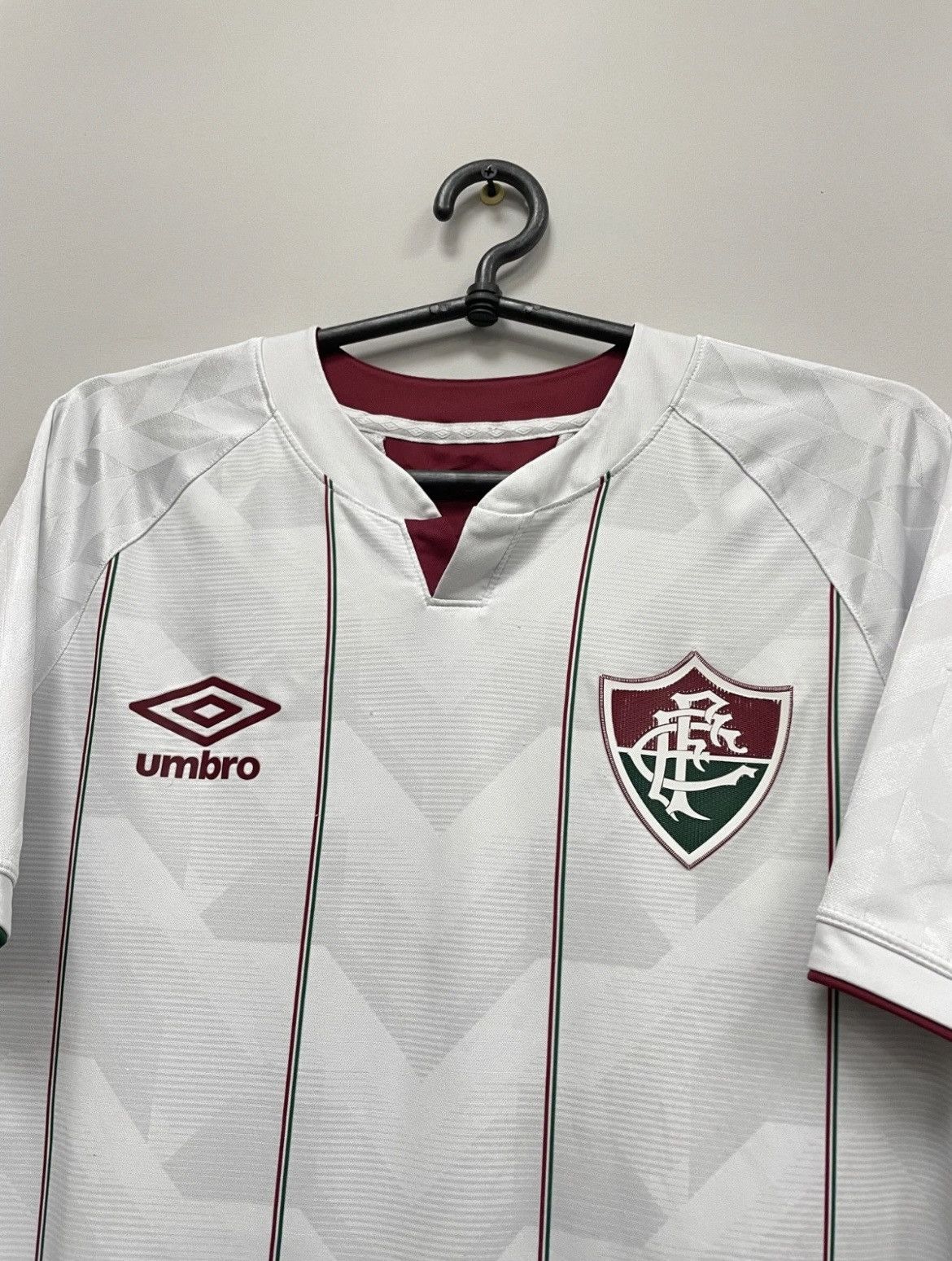 Umbro Fluminense 2020/2021 Away Football Shirt Soccer Jersey Umbro Size US M / EU 48-50 / 2 - 3 Thumbnail