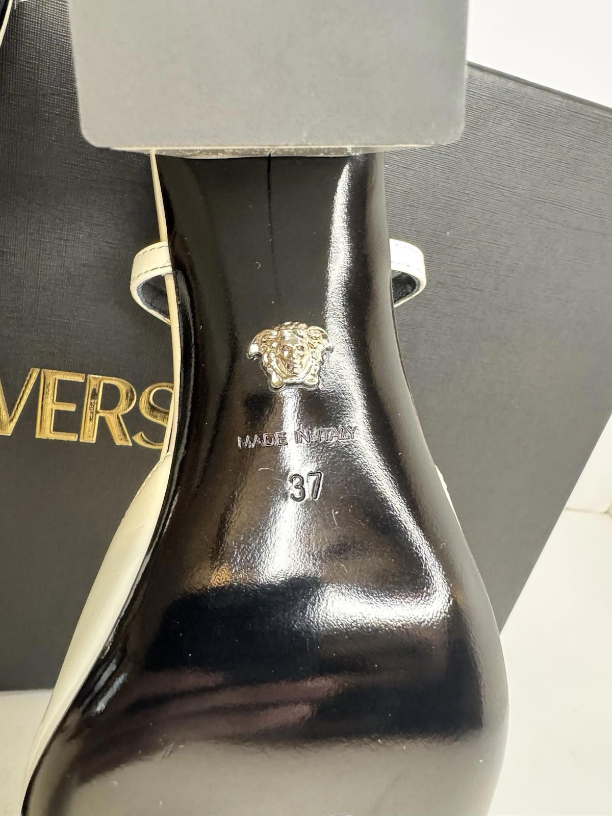 Versace Versace Medusa Head leather pumps Size 37/7 Size US 7 / IT 37 - 10 Thumbnail