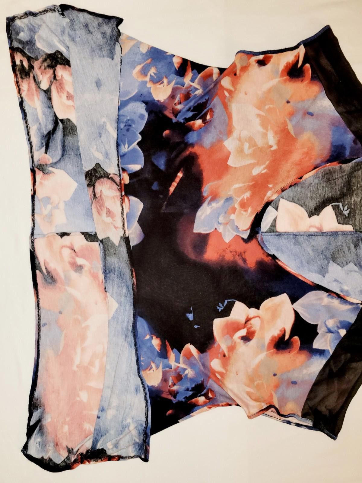 Designer JLo women's XL short sleeved blouse Size XL / US 12-14 / IT 48-50 - 5 Thumbnail