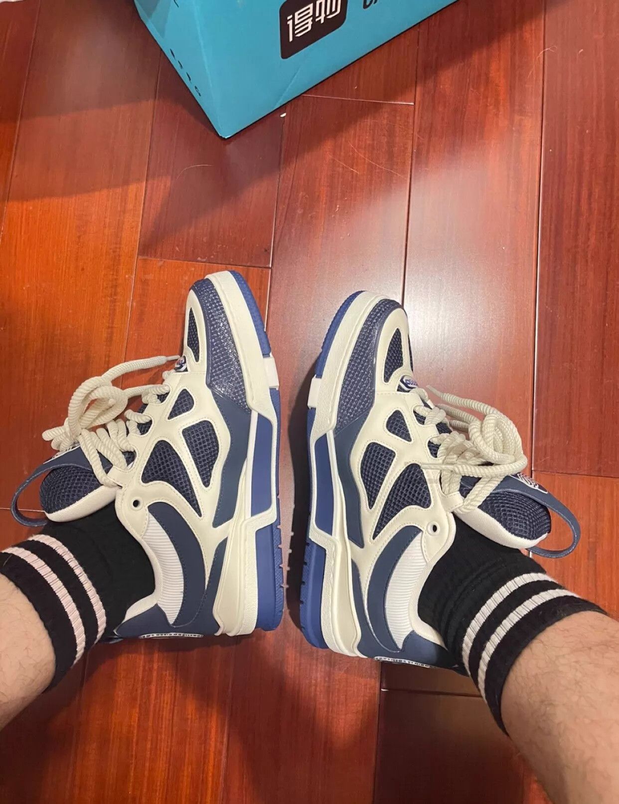 Louis Vuitton LV Men's Blue White Monogram Skate Sneakers 7(41) 99 New Size US 8 / EU 41 - 2 Thumbnail