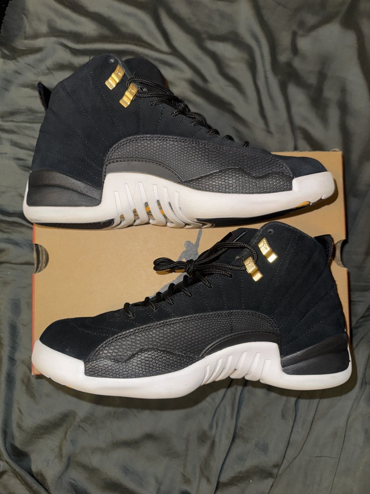 Jordan Brand Jordan 12 Reverse Taxi Size US 8.5 / EU 41-42 - 3 Thumbnail