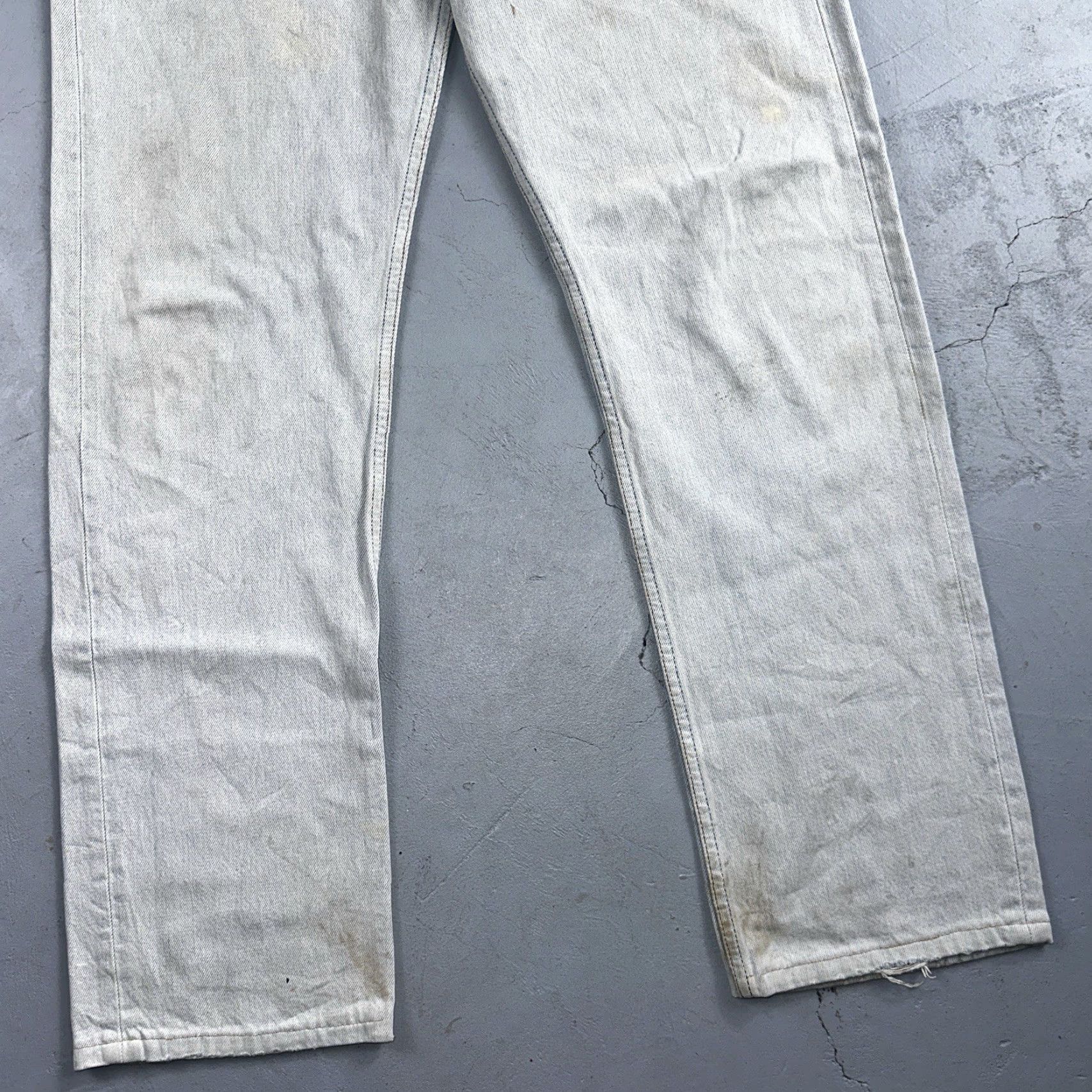 Levi's VINTAGE Levi's 501 Jeans Men 34x36 Blue Light Wash 90s Straight Denim Cotton Regular 501 Series 34x36 XS? Wait. Size US 34 / EU 50 - 3 Thumbnail