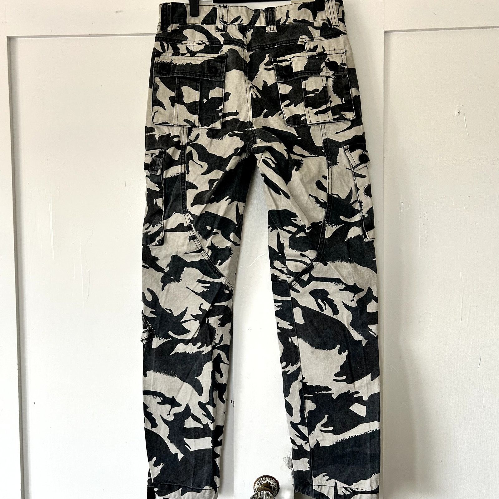 The Unbranded Brand Black and white unisex cargo pants sz29 Size US 29 - 4 Thumbnail