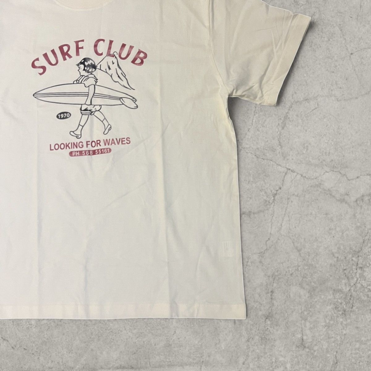 Japanese Brand Vintage style tshirt in cream, Surf Club. Size L Size US M / EU 48-50 / 2 - 2 Thumbnail