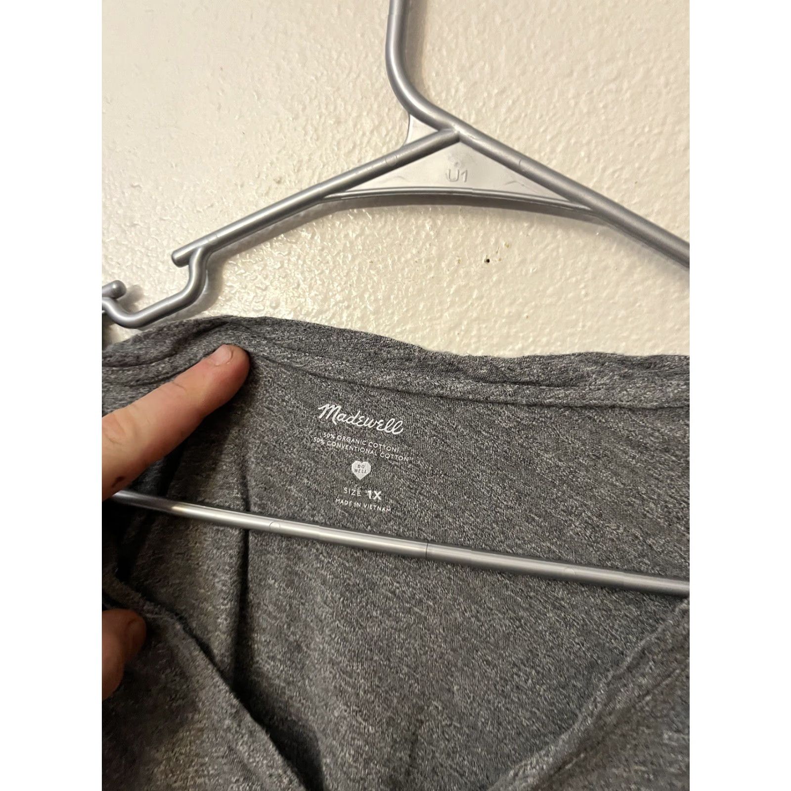 Madewell Madewell Tee T-Shirt Women Gray Solid V Neck 1X Short Sleeve Shirt, Plus Size, 1X, Gray, V-Neck, Basic, Pockets, Women Size XL / US 12-14 / IT 48-50 - 2 Thumbnail