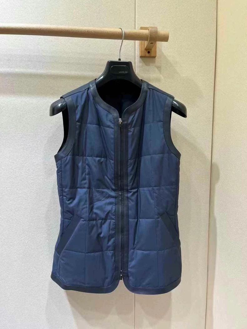 Loro Piana LORO PIANA King's gift women's double-sided down vest Size L / US 10 / IT 46 - 1 Thumbnail