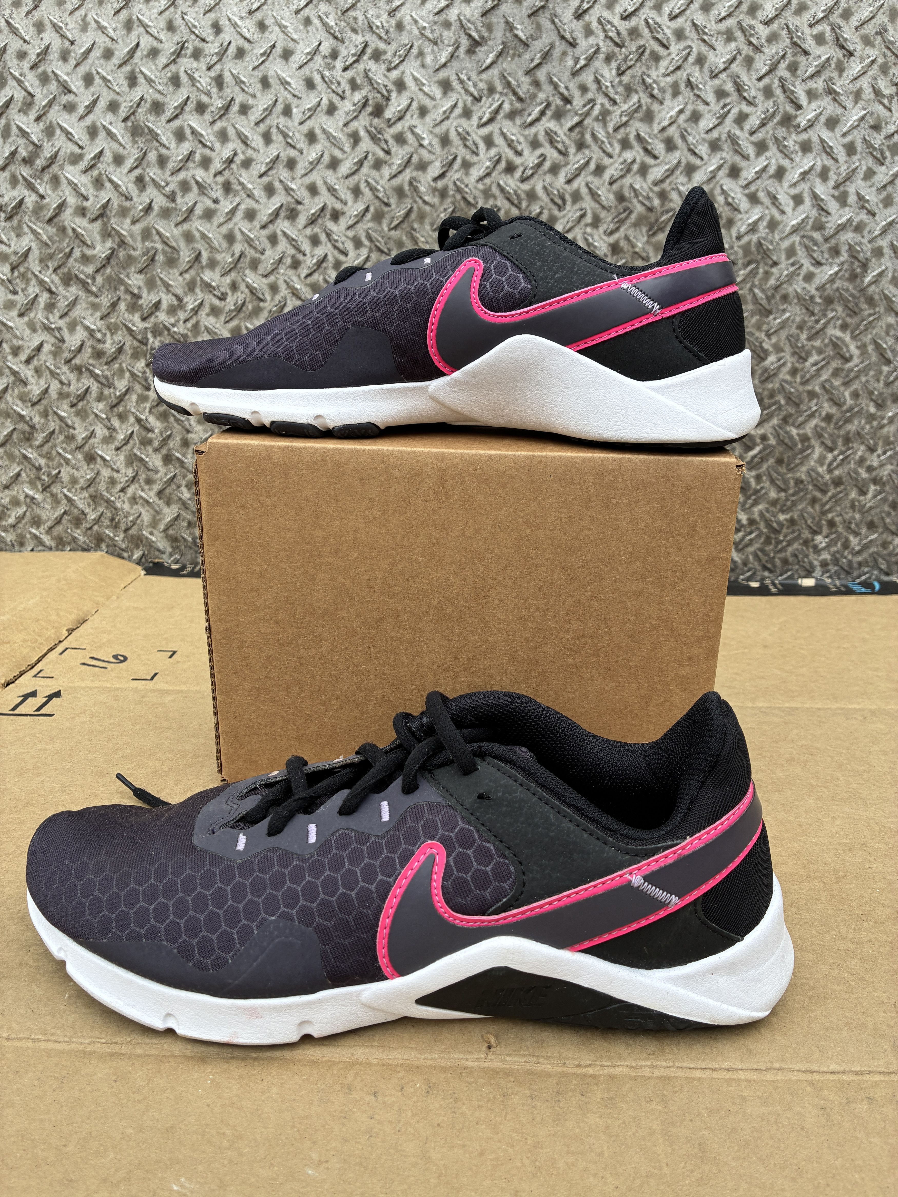 Nike Nike Legend Essential 2 Women’s Black Hyper Pink Size 9 Size US 9 / IT 39 - 2 Thumbnail