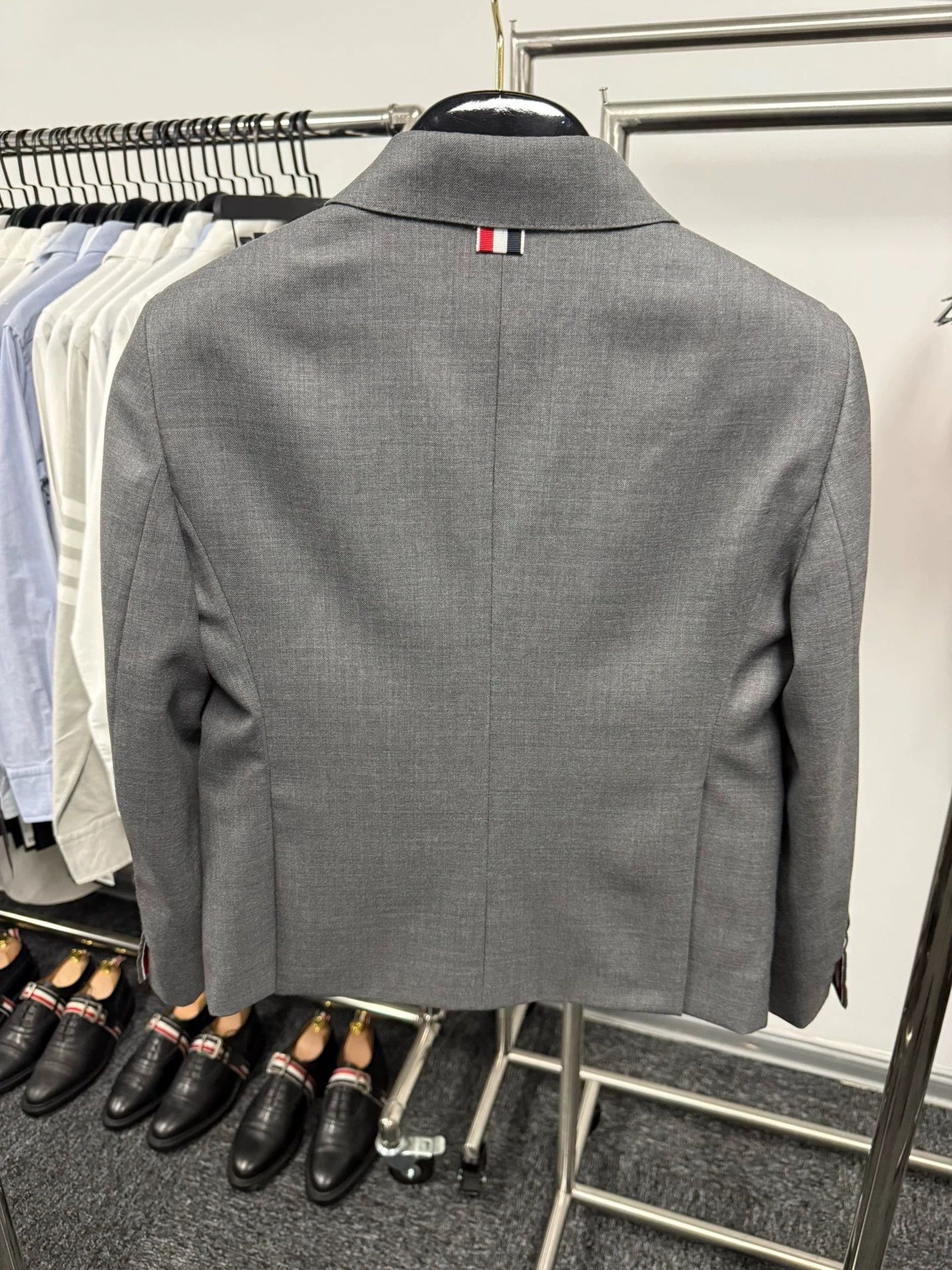 Thom Browne Thom Browne Women's Classic Mid-gray Short Blazer Size40 Size S / US 4 / IT 40 - 2 Thumbnail