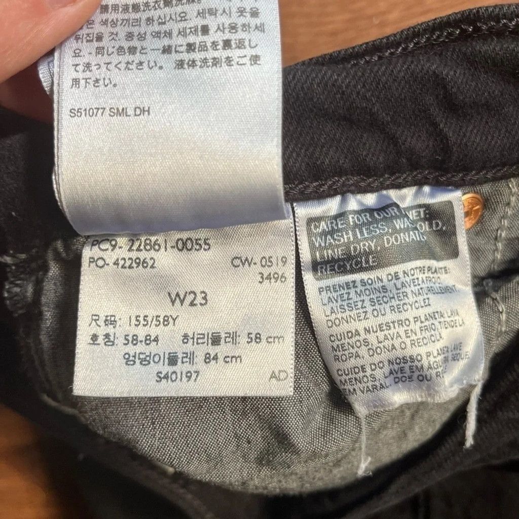 Levi's Levi's Premium Black Wedgie Ripped Denim Jeans 🖤👖 Size 42" / US 20 - 10 Thumbnail