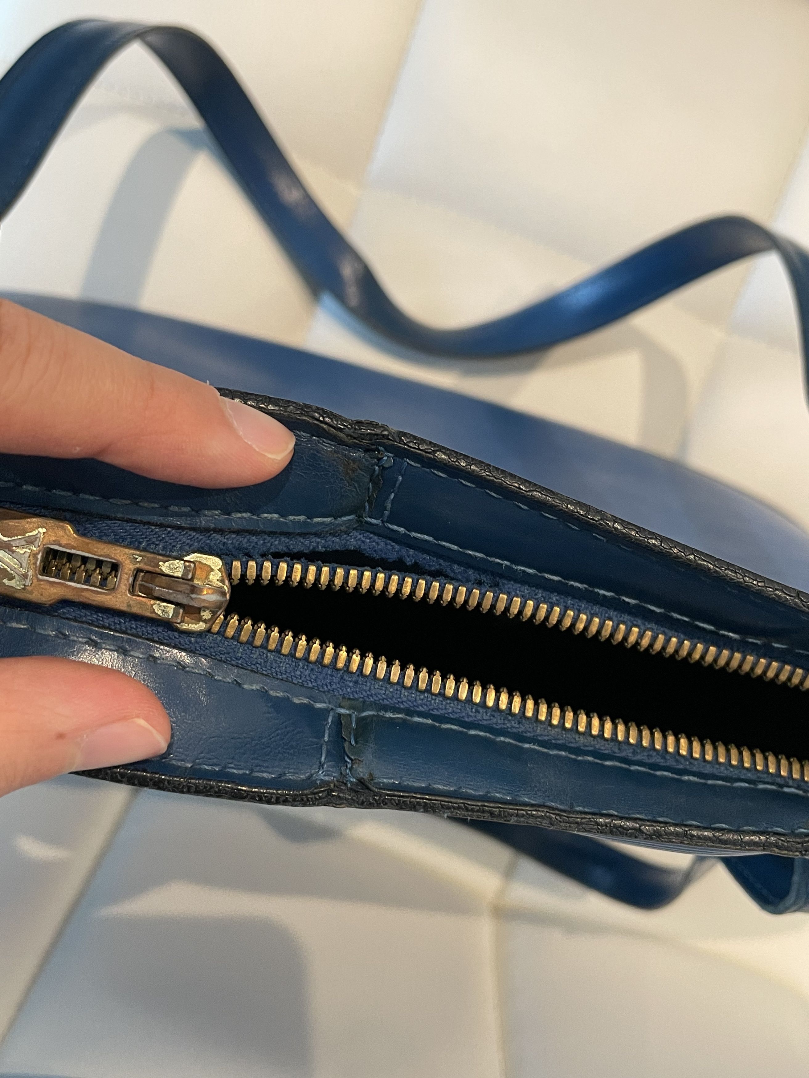 Louis Vuitton Louis Vuitton vintage alma epi purse Size ONE SIZE - 7 Thumbnail