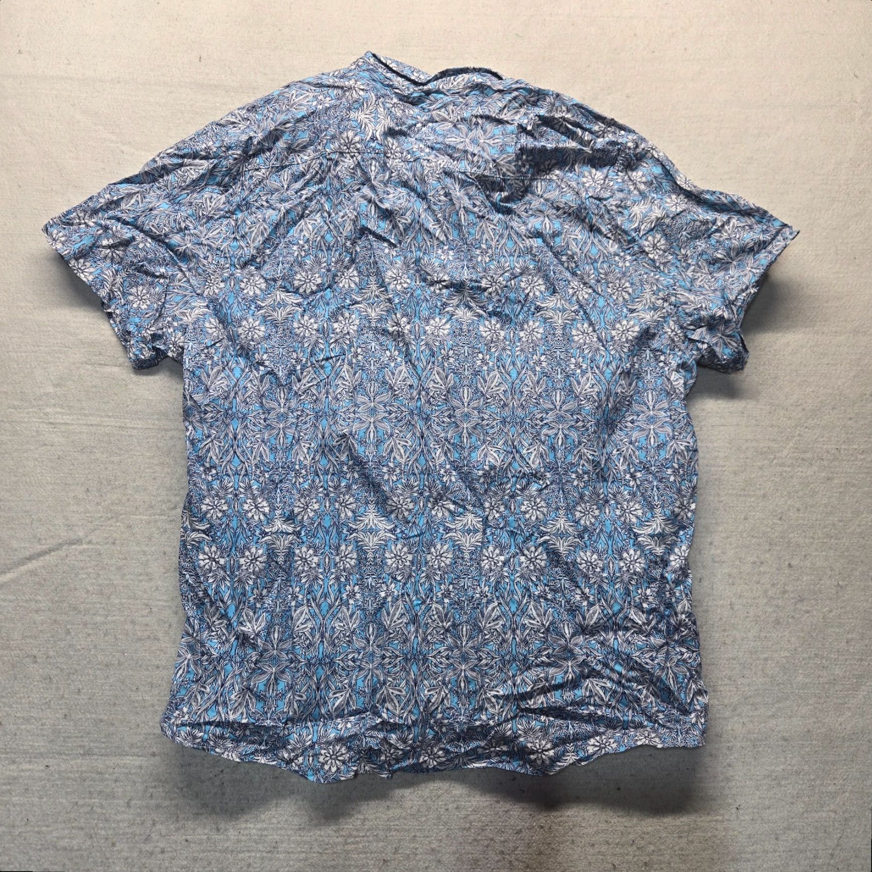 Vintage Made Floral Button-Up Shirt Blue White Adult Women 2XL Collared Regular Size 2XL Women’s Shirt Floral Blue Size XXL / US 16-18 / IT 52-54 - 6 Thumbnail