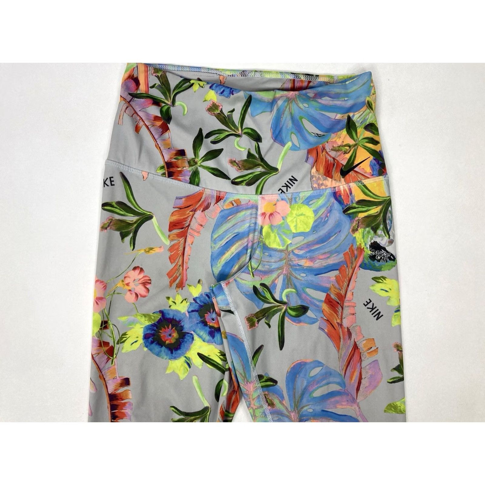 Nike VINTAGE Nike Power Floral Print 7/8 Training Leggings Women Small Gray AR0776 043 Size 28" / US 6 / IT 42 - 2 Thumbnail