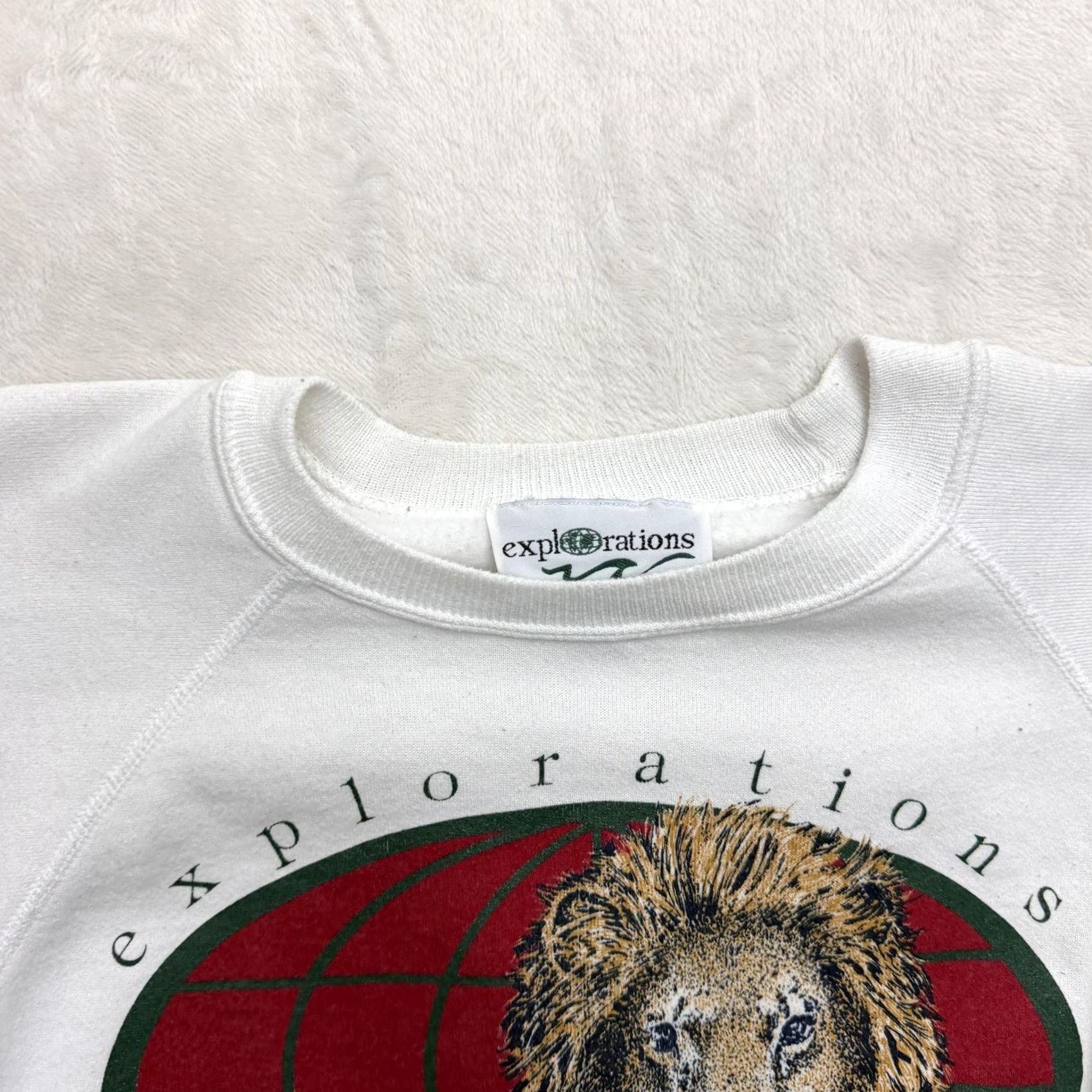 Vintage VINTAGE Explorations Peace On Earth Sweatshirt Mens XL White Graphic Print Christmas Animals Lion Lamb Size US XL / EU 56 / 4 - 3 Thumbnail