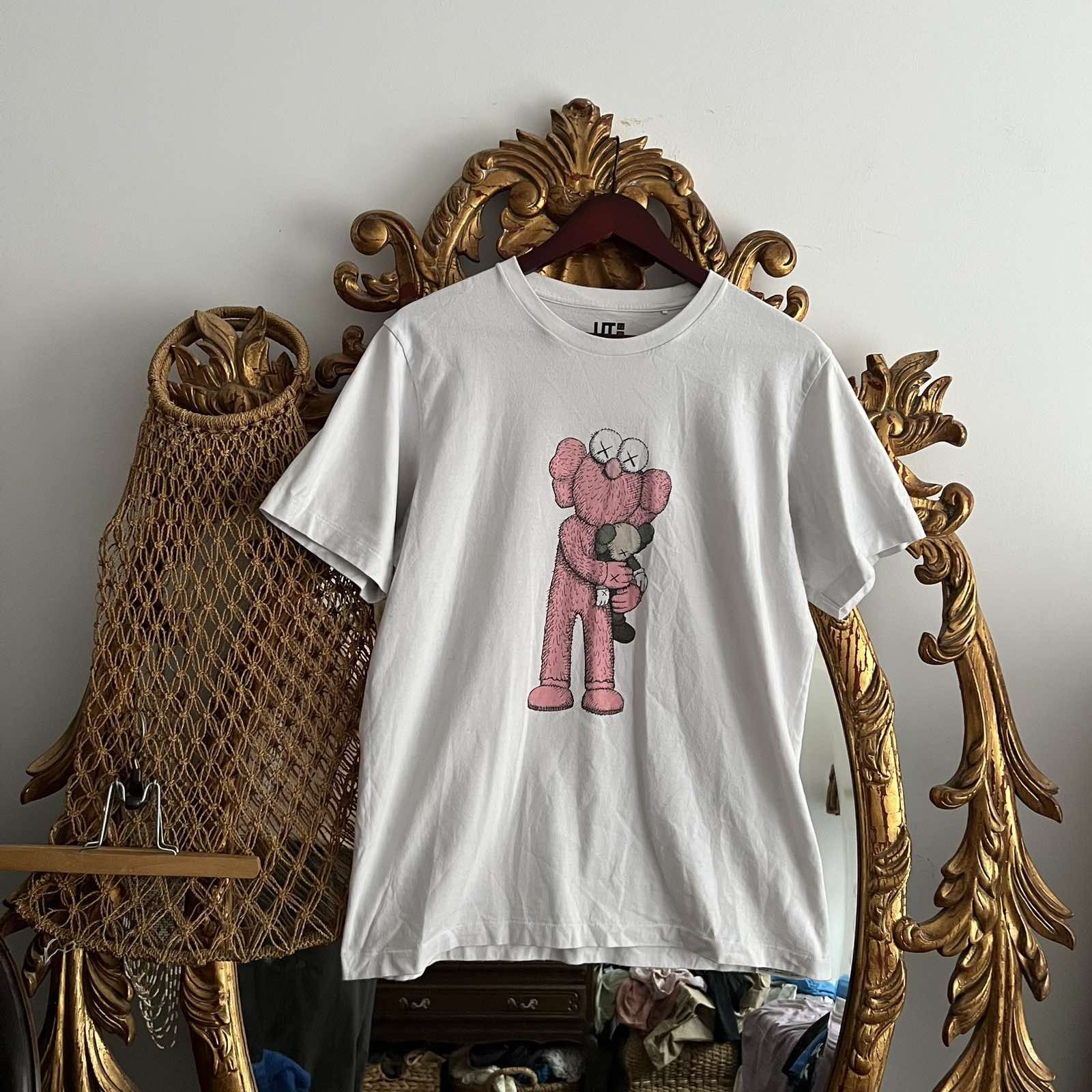 Kaws Kaws Uniqlo White T Shirt Sz M Size US M / EU 48-50 / 2 - 1 Thumbnail
