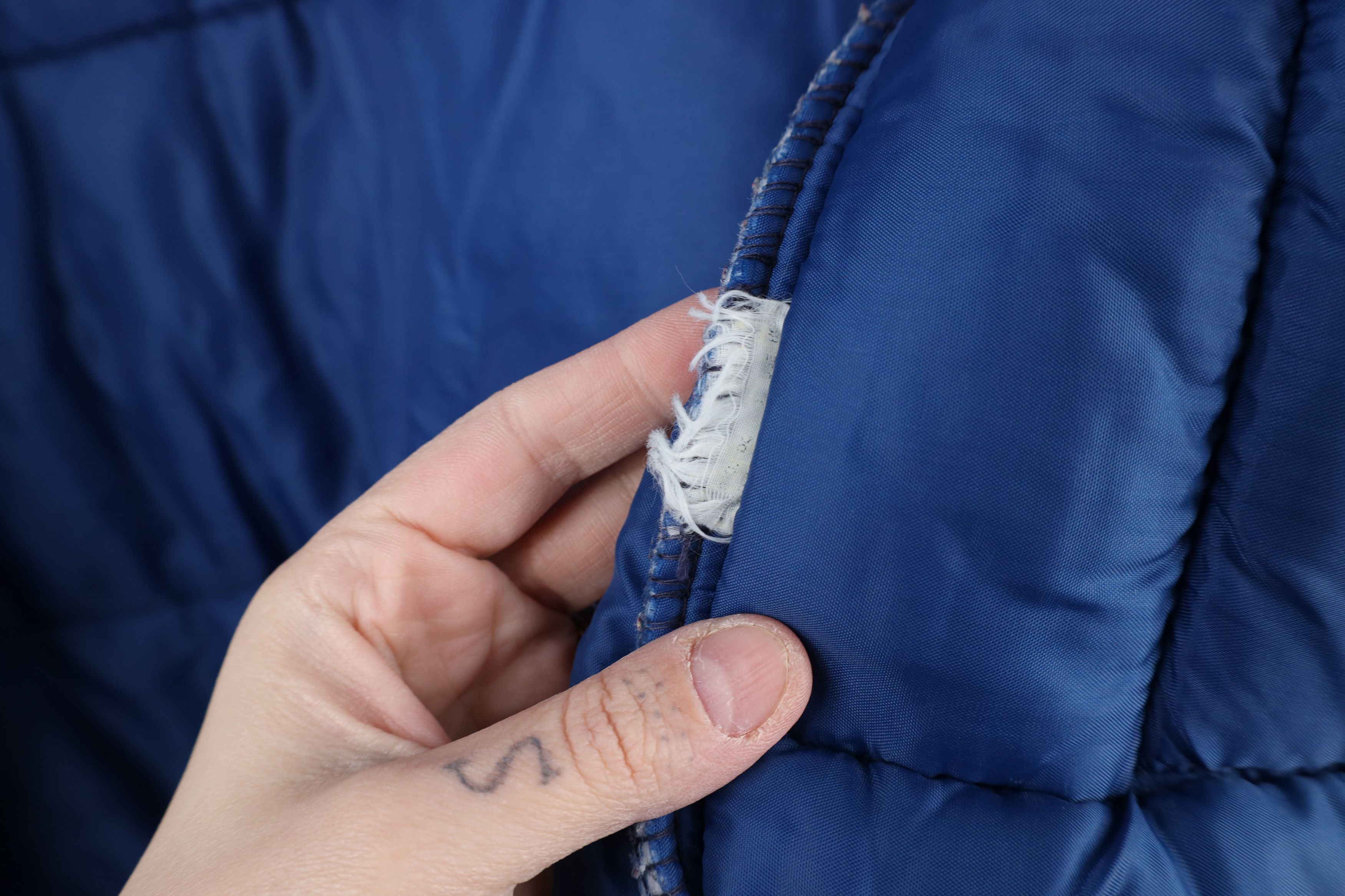 Vintage Vintage 70s Streetwear Boxy Fit Puffer Vest Jacket Blue Size US S / EU 44-46 / 1 - 11 Thumbnail