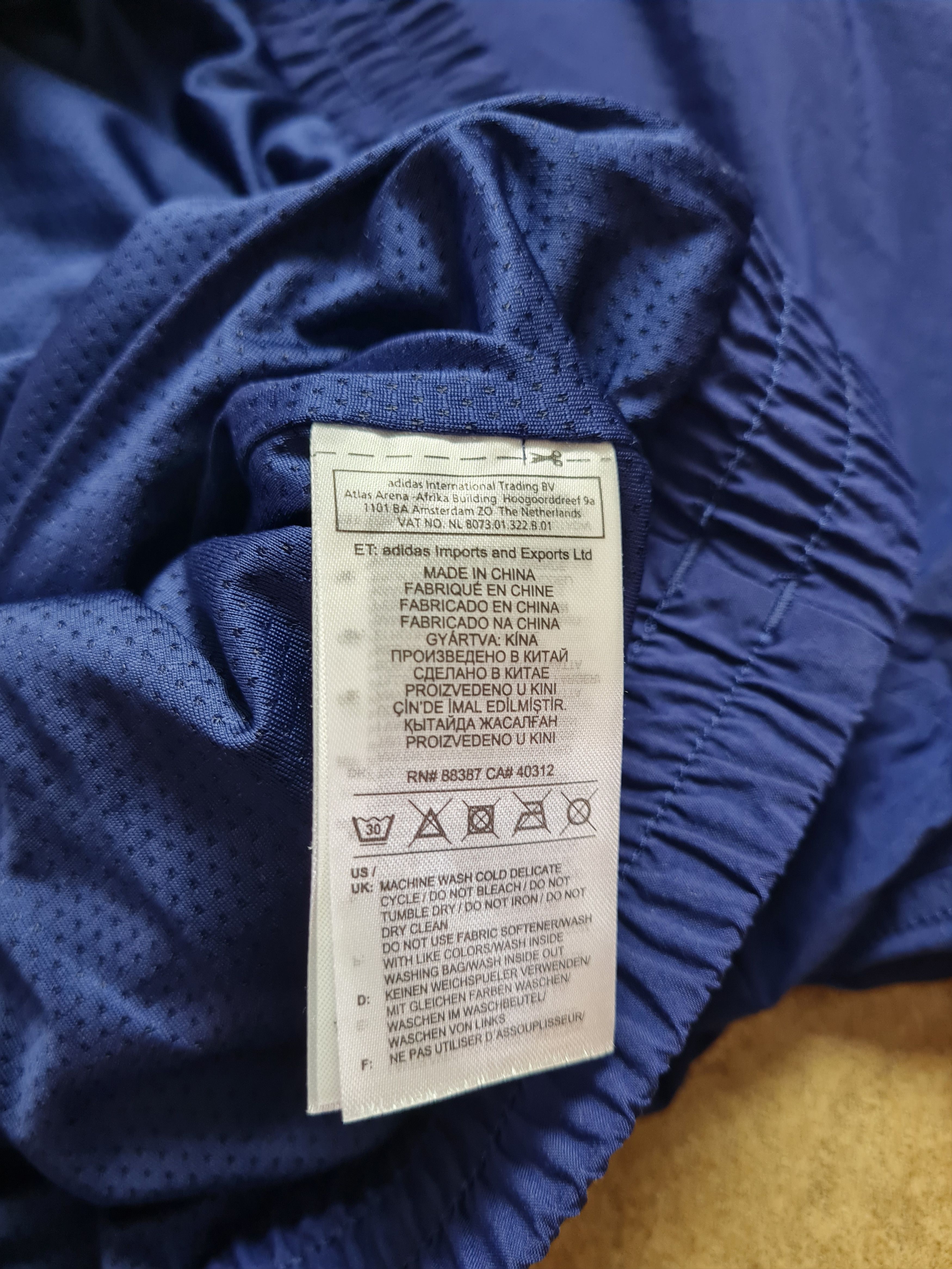 Adidas Vintage Adidas Originals mens Archive Woven Track Top Size US S / EU 44-46 / 1 - 7 Thumbnail