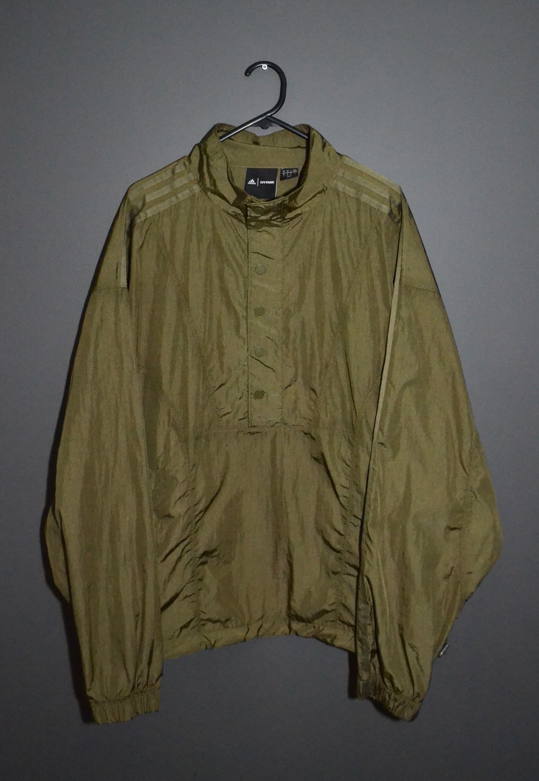 Adidas × Ivy Park Adidas x Ivy Park Unisex Nylon Metal IVP Anorak Jacket Olive Size US M / EU 48-50 / 2 - 2 Thumbnail