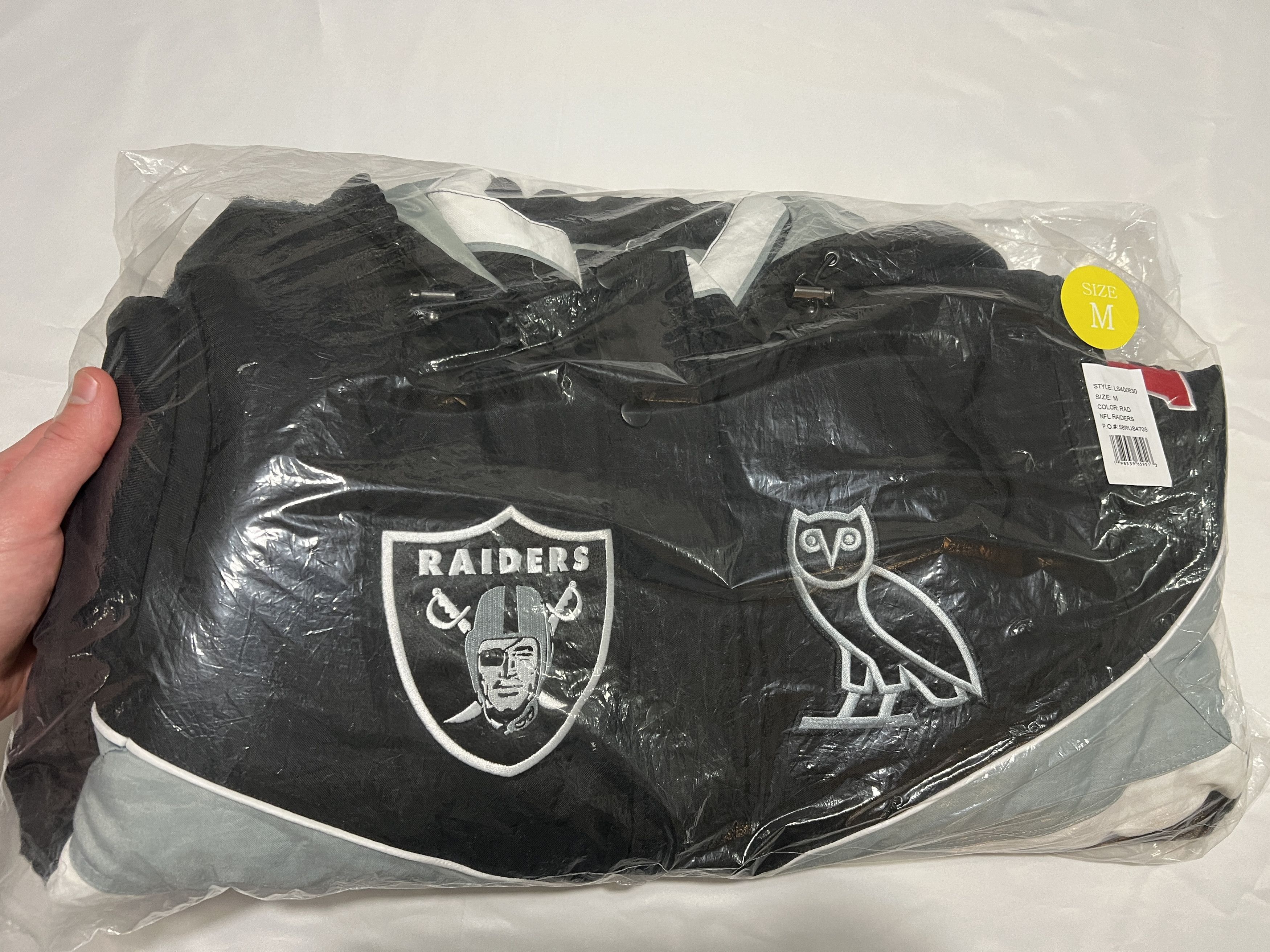 Drake OVO x NFL LAS VEGAS RAIDERS STARTER SIDELINE PUFFER JACKET Size US M / EU 48-50 / 2 - 9 Thumbnail