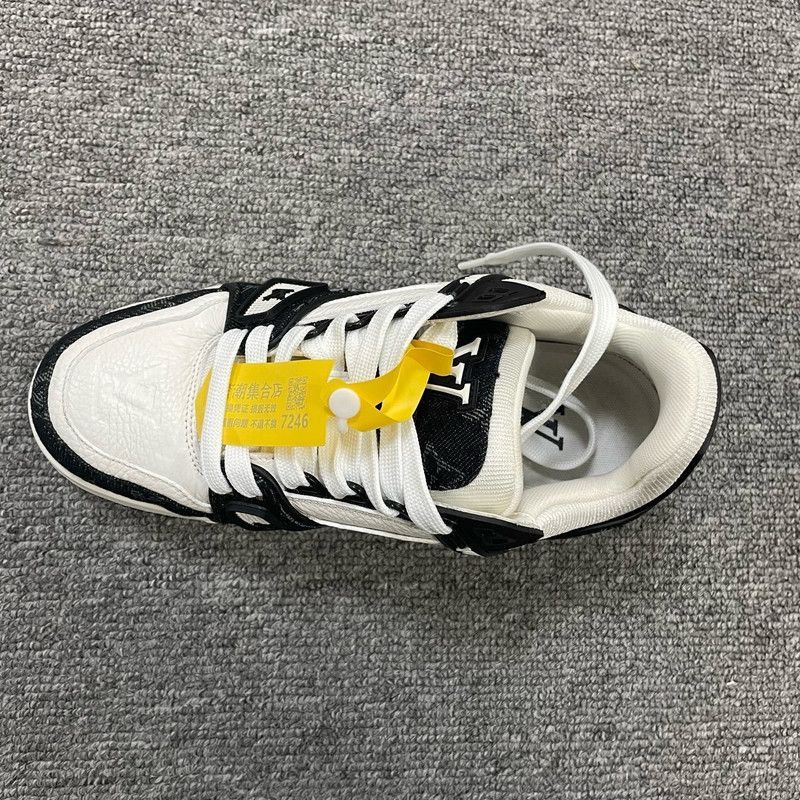 Louis Vuitton Louis Vuitton Black White Trainer Low-Top Sneakers Size US 7 / IT 37 - 8 Thumbnail