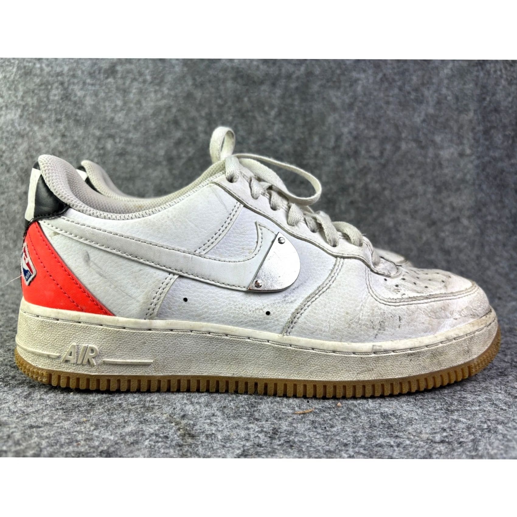 Nike Nike Air Force 1 07 LV8 NBA Mens 8.5 White Red Black Gum CT2298-101 Size US 8 / EU 41 - 4 Thumbnail