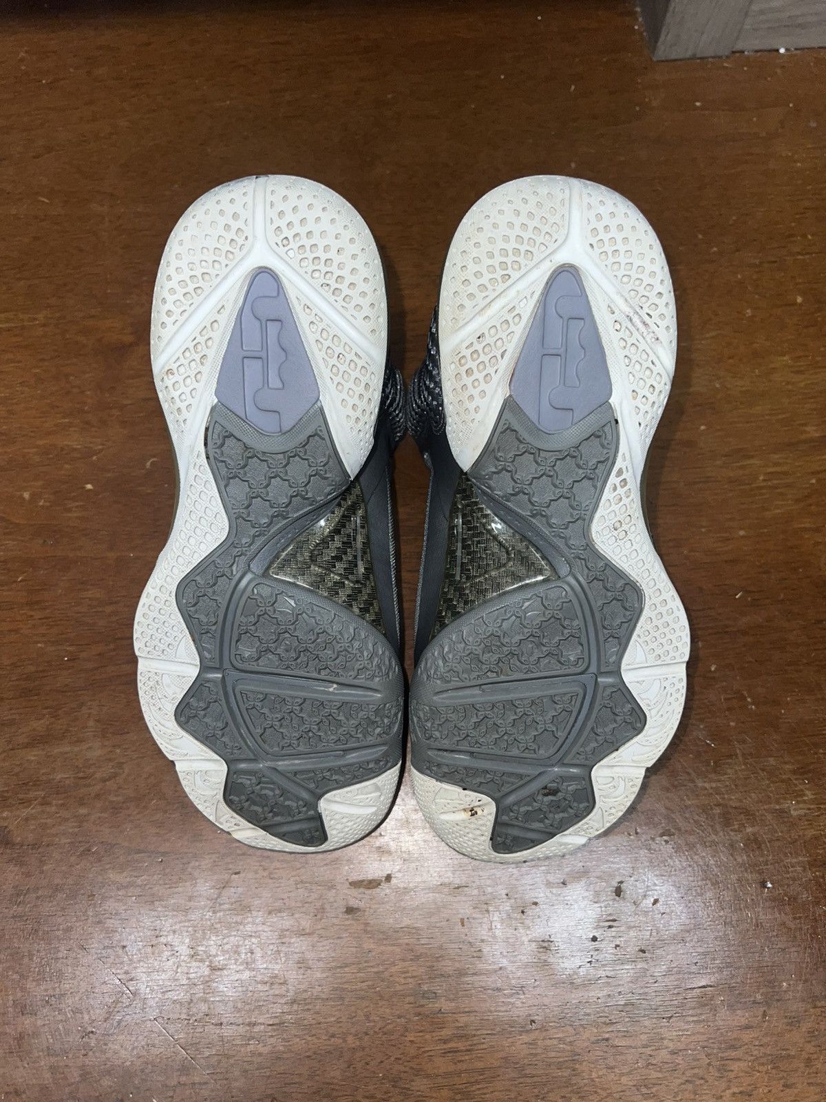 Nike Lebron 9 Cool Grey size 7.5 Size US 7.5 / EU 40-41 - 4 Thumbnail