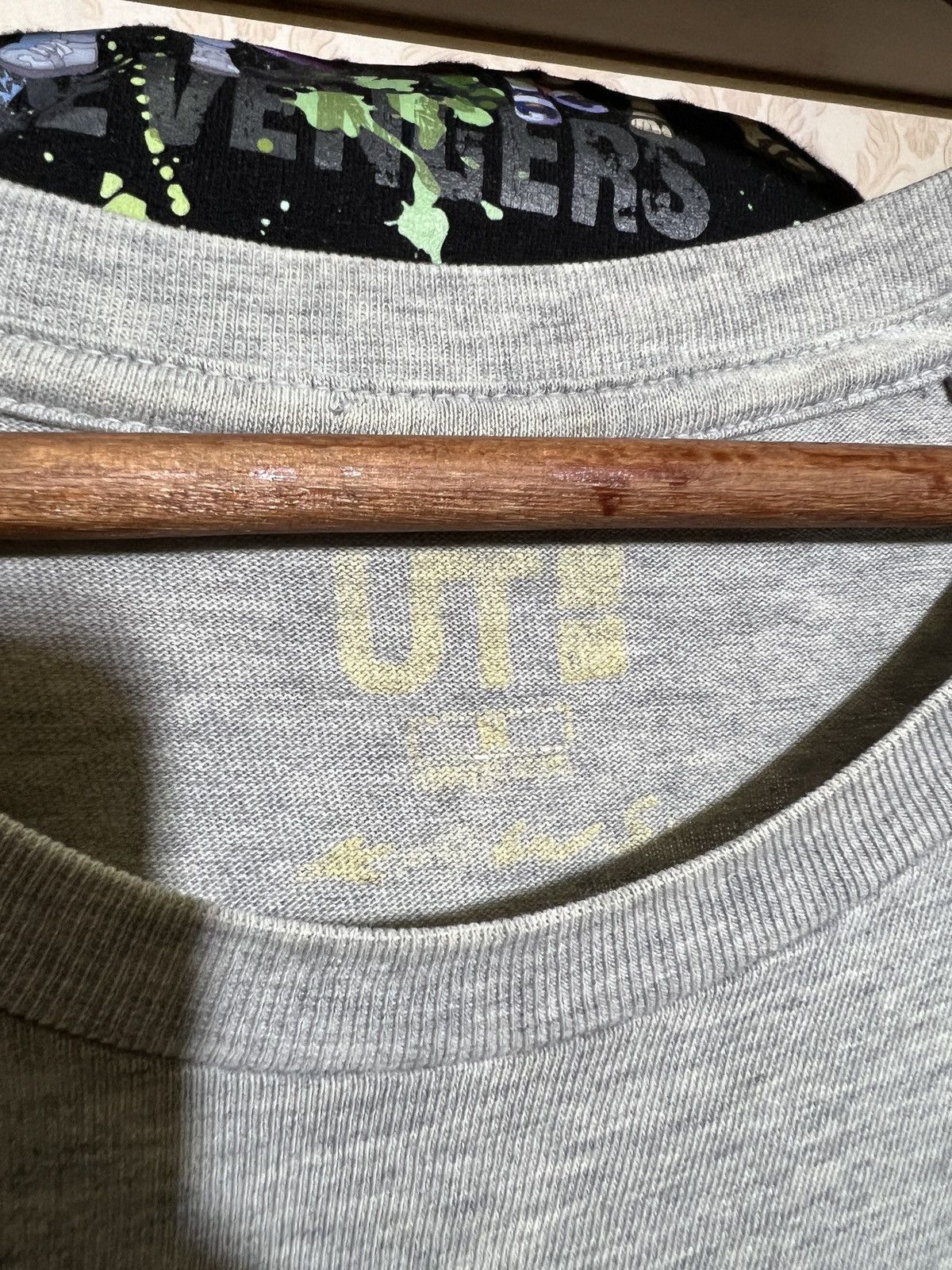 Japanese Brand Kaws Uniqlo Back Graphics Design Size US M / EU 48-50 / 2 - 6 Thumbnail
