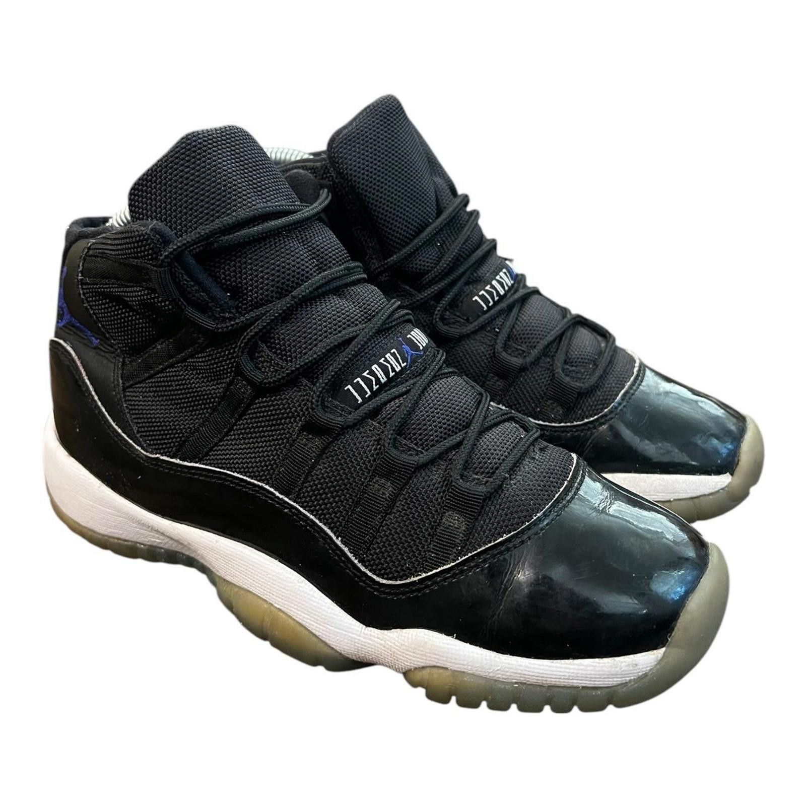 Jordan Brand Nike Air Jordan XI 11 Retro Space jam 2016 Boys Size US 6.5 / EU 39-40 - 1 Thumbnail