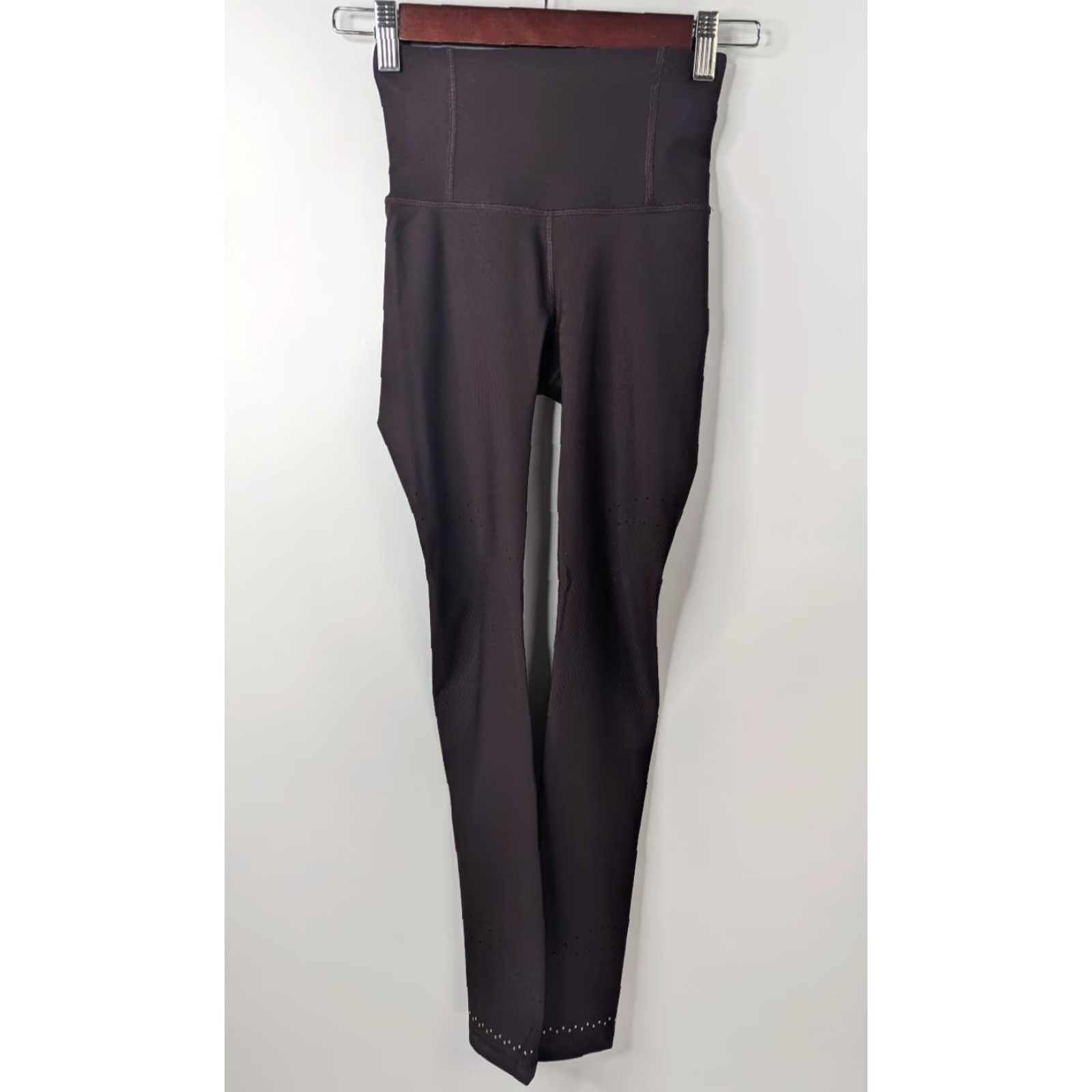 Lululemon Lululemon Size 2 In Focus Run Leggings Burgundy Wine Style W5CU9S Ankle Women Activewear Size 26" / US 2 / IT 38 - 4 Thumbnail
